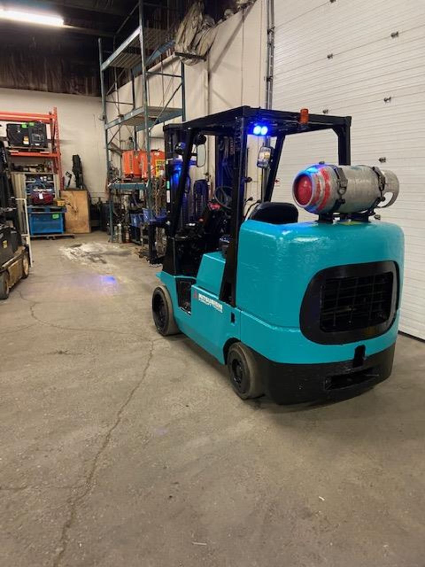 FREE CUSTOMS - Mitsubishi 10000lbs capacity LPG (propane) Forklift with 3-stage mast and sideshift - Image 3 of 3