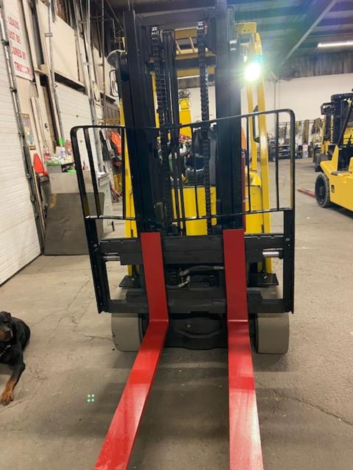 FREE CUSTOMS - 2014 Hyster 8000lbs Capacity Forklift Electric with sideshift and 3 stage mast - Image 2 of 2