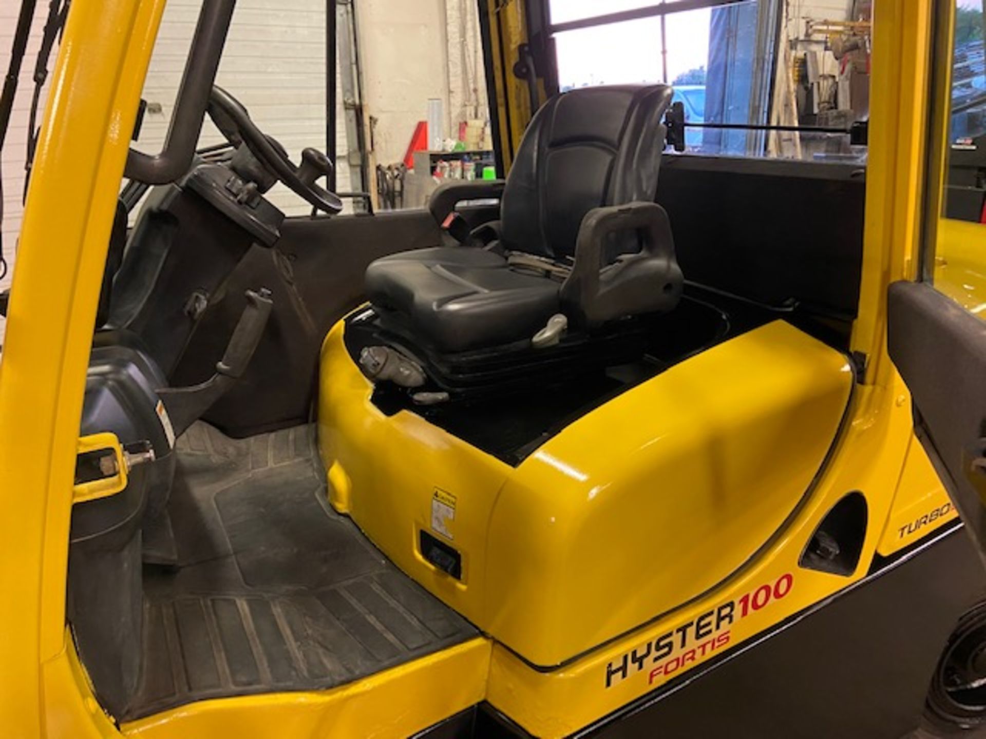 FREE CUSTOMS - 2016 Hyster 10,000lbs Capacity Turbo Diesel OUTDOOR Forklift Diesel DUAL FRONT - Image 4 of 4