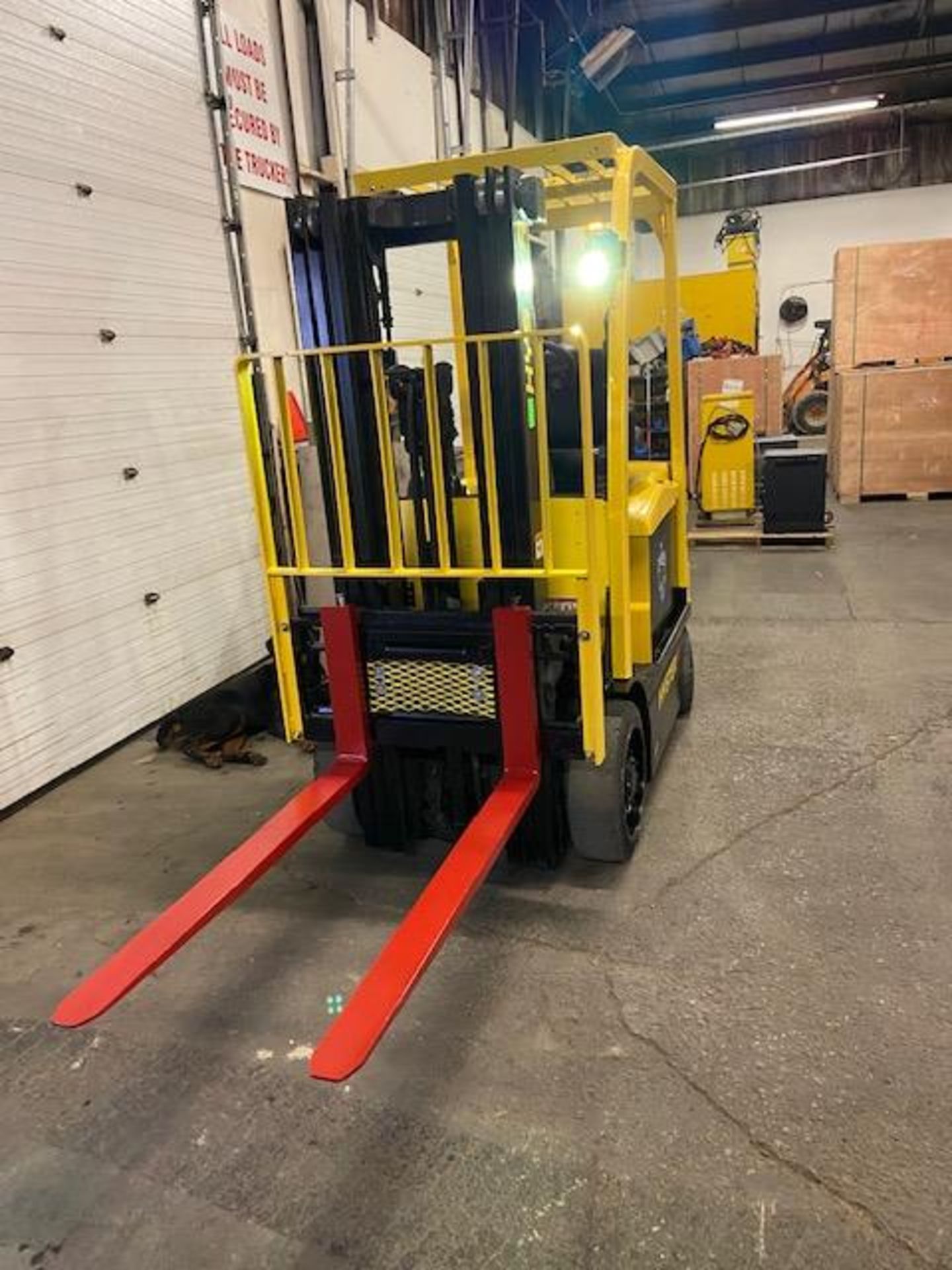 FREE CUSTOMS - 2015 Hyster 5000lbs Capacity Forklift Electric with 3-STAGE MAST with sideshift - Image 2 of 3