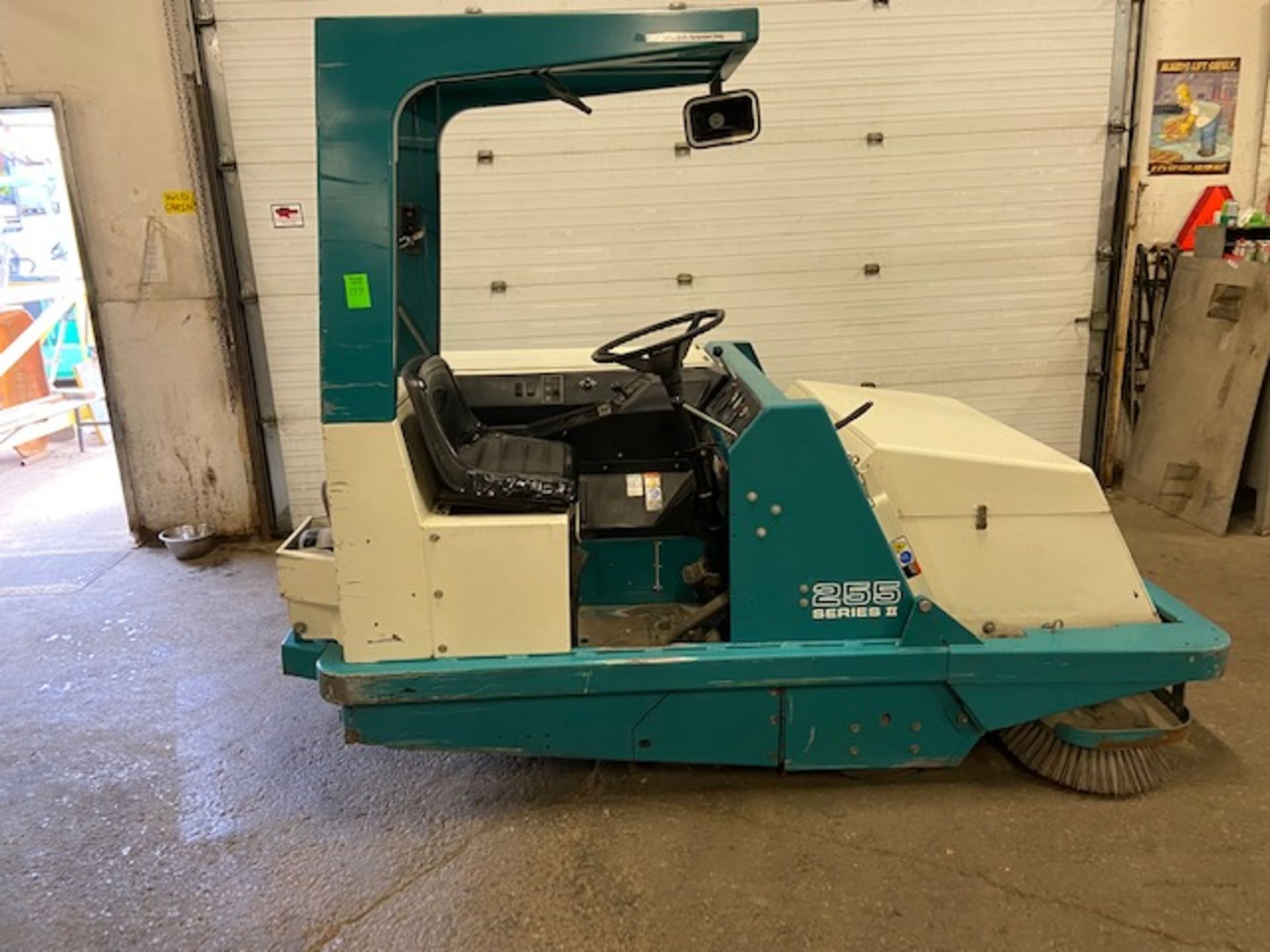 Tennant Ride On Sweeper Unit model 255II LPG (Propane powered) with LOW HOURS (no propane tank