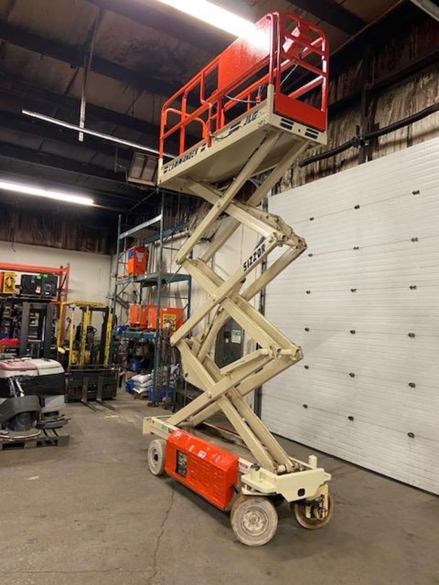 JLG 2033 Commander Electric Motorized Scissor Lift - with Extendable Platform Deck with pendant - Image 2 of 3