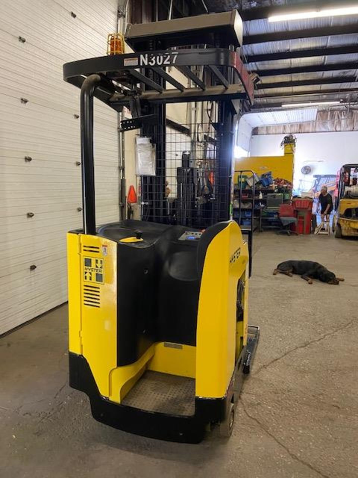 FREE CUSTOMS - 2013 Hyster Reach Truck Pallet Lifter REACH TRUCK electric 3500lbs with sideshift 3- - Image 3 of 3
