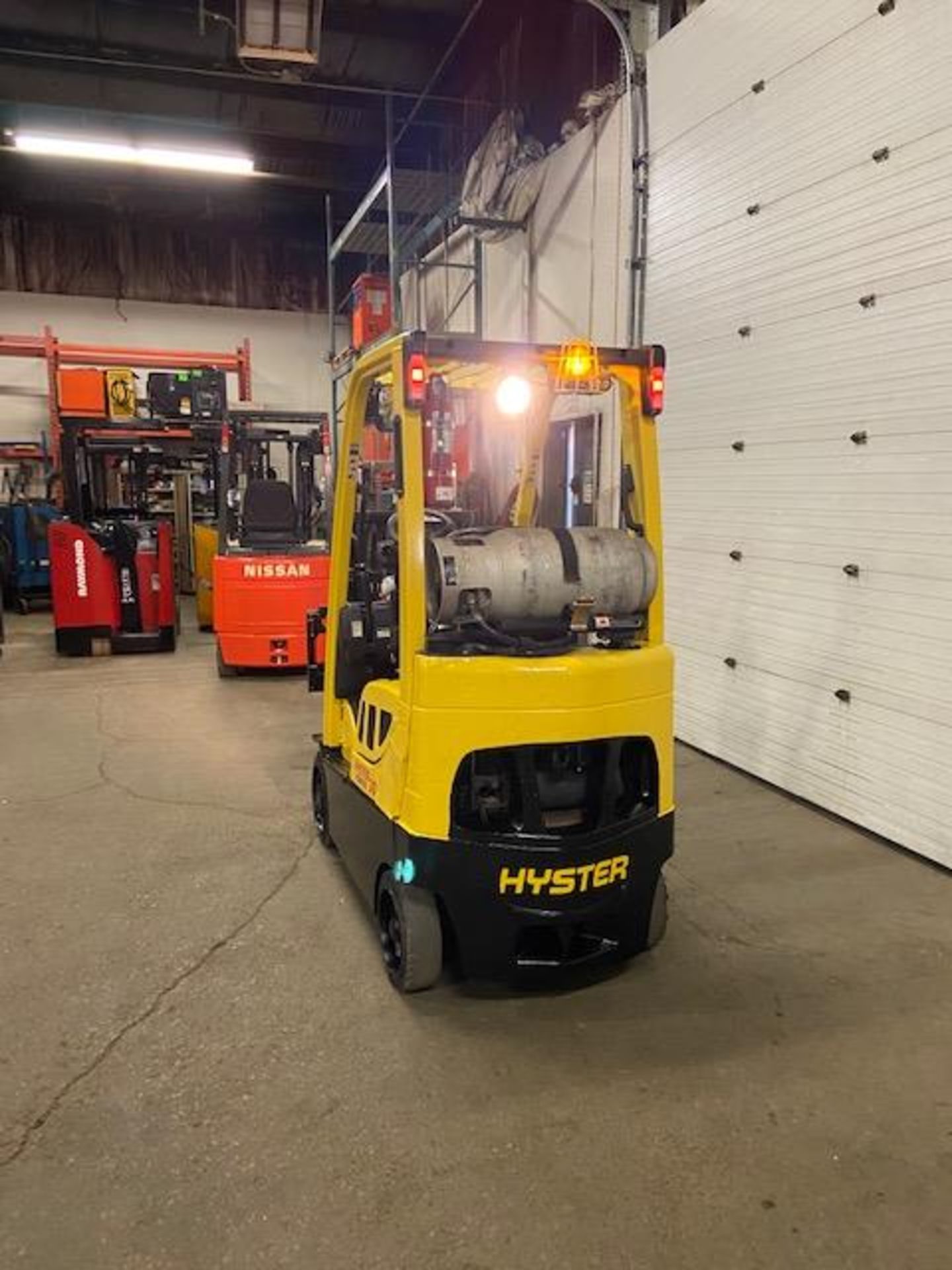 FREE CUSTOMS - 2015 Hyster 3000lbs Capacity Forklift LPG (propane) with sideshift (no propane tank - Image 3 of 3