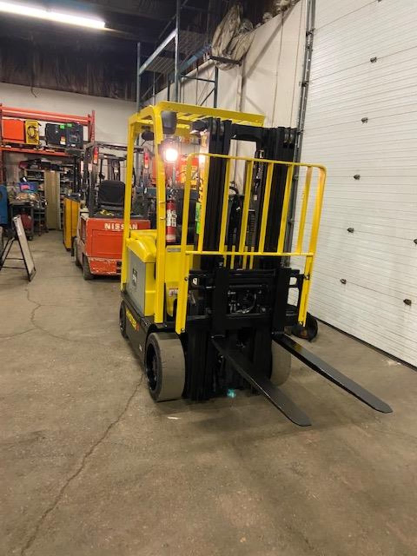 FREE CUSTOMS - 2012 Hyster 5000lbs Capacity Forklift Electric with 3-STAGE MAST with sideshift and - Image 2 of 3
