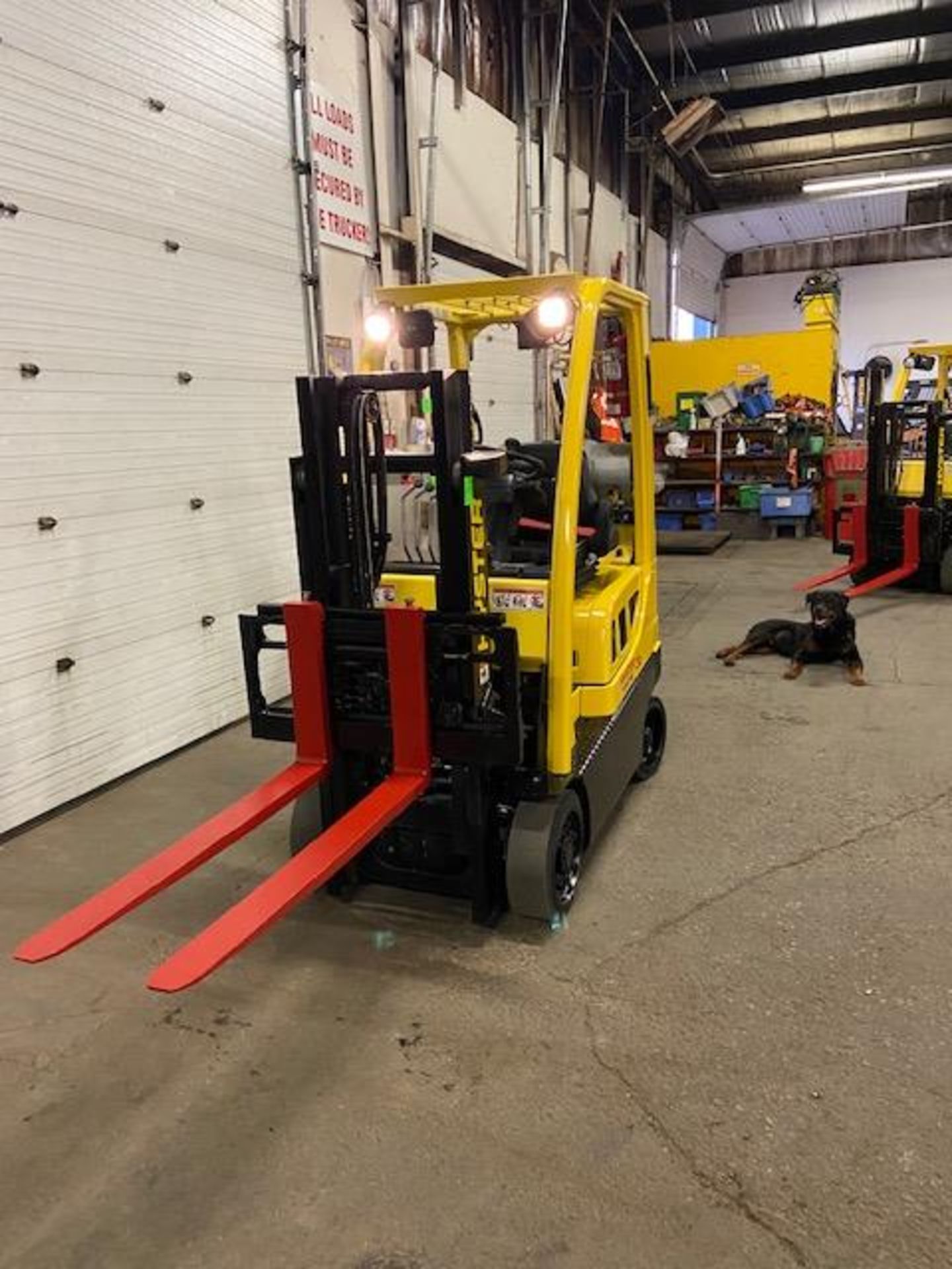 FREE CUSTOMS - 2015 Hyster 3000lbs Capacity Forklift LPG (propane) with sideshift (no propane tank - Image 2 of 3