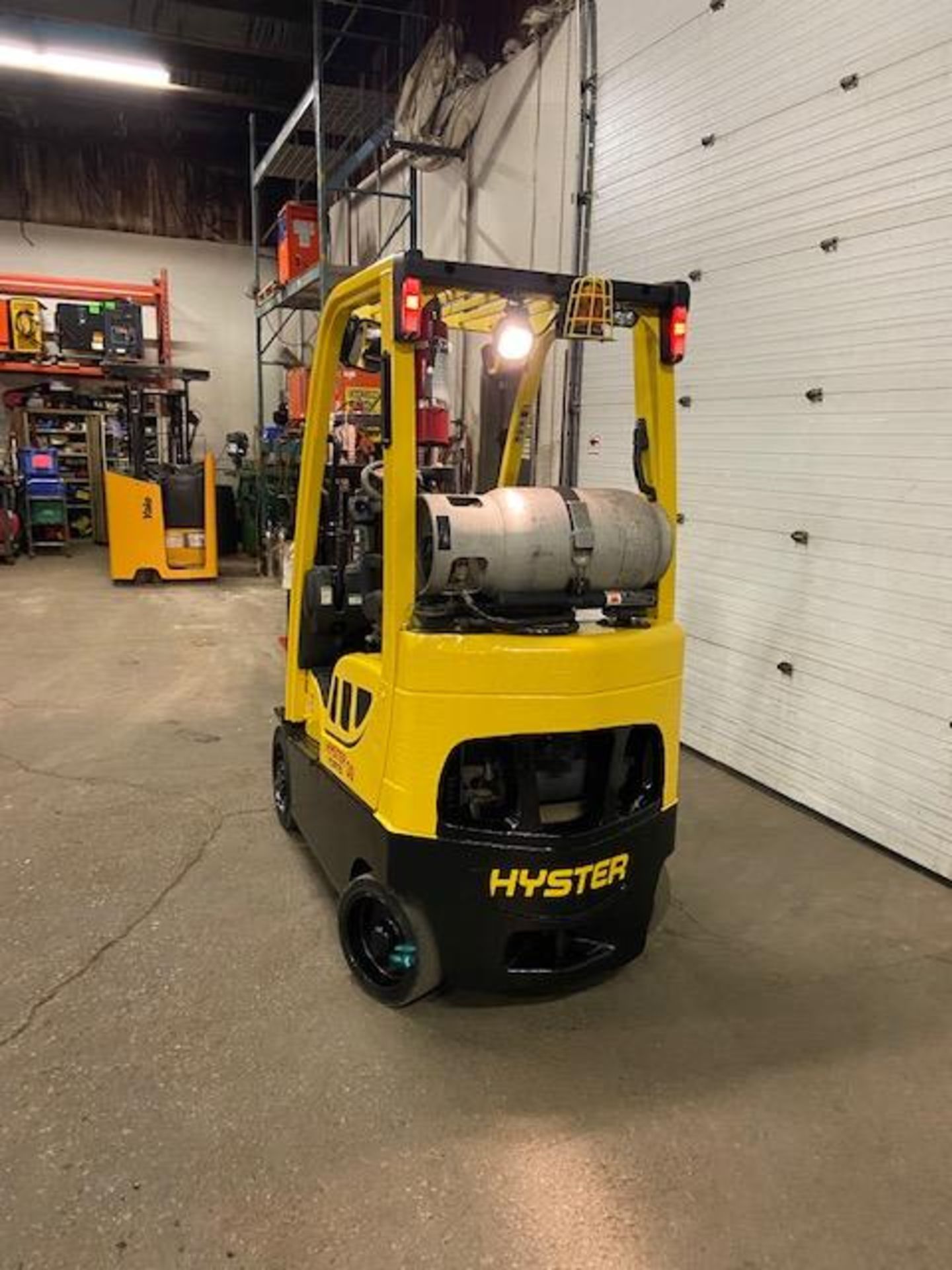 FREE CUSTOMS - 2015 Hyster 3000lbs Capacity Forklift LPG (propane) with sideshift LOW HOURS (no - Image 3 of 3