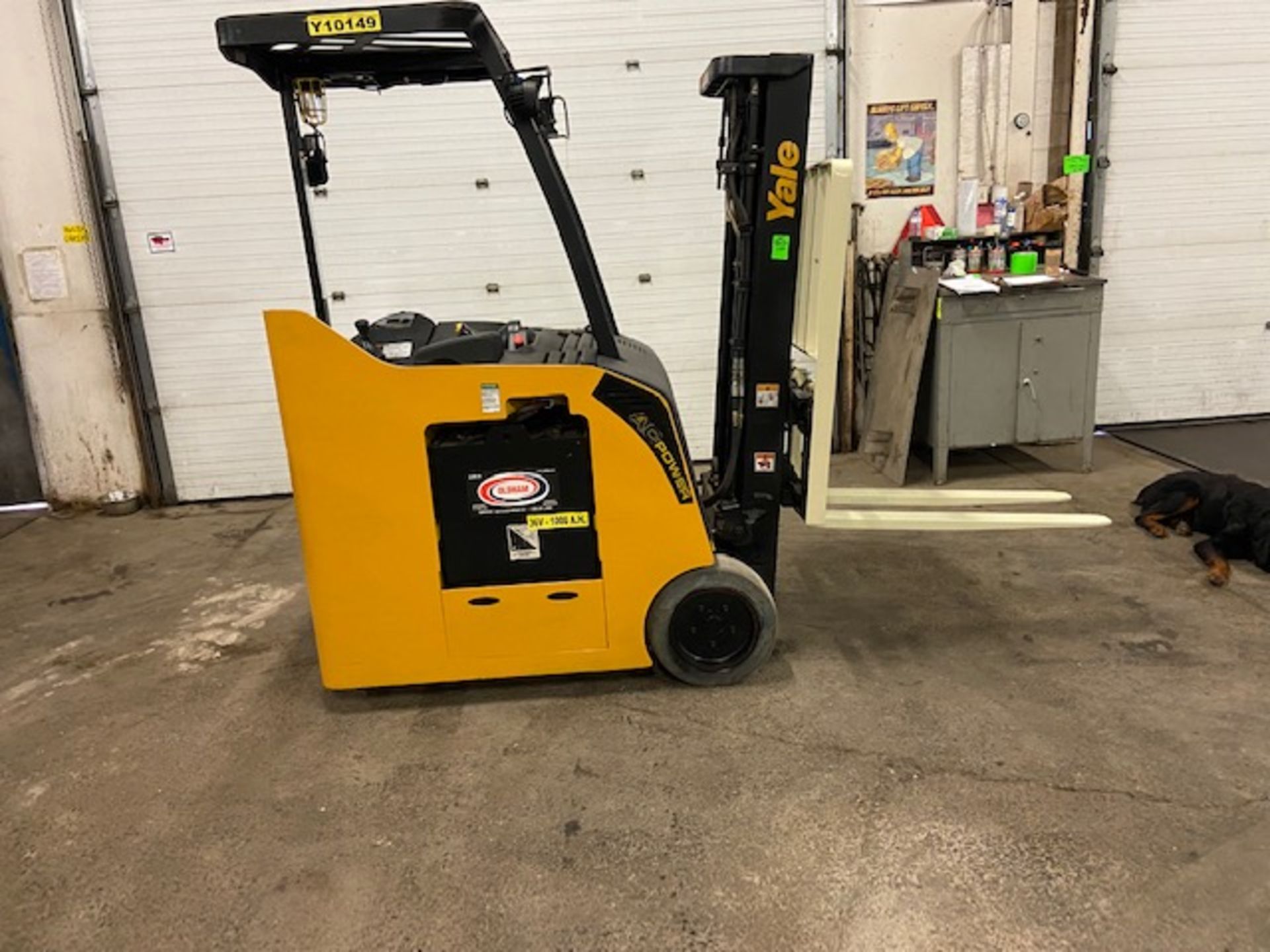 FREE CUSTOMS - 2015 YALE 4000lbs Capacity Stand On Forklift Electric with sideshift and VERY LOW