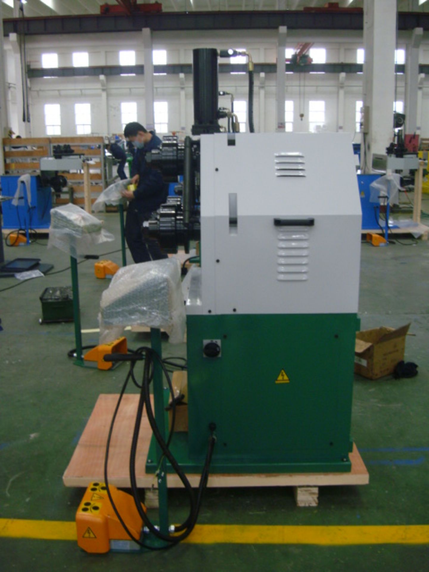 Bernardo Pyramid Angle Rolls - Tube Bender with hydraulic auto-clamping - 220V 3 phase with foot - Image 2 of 3