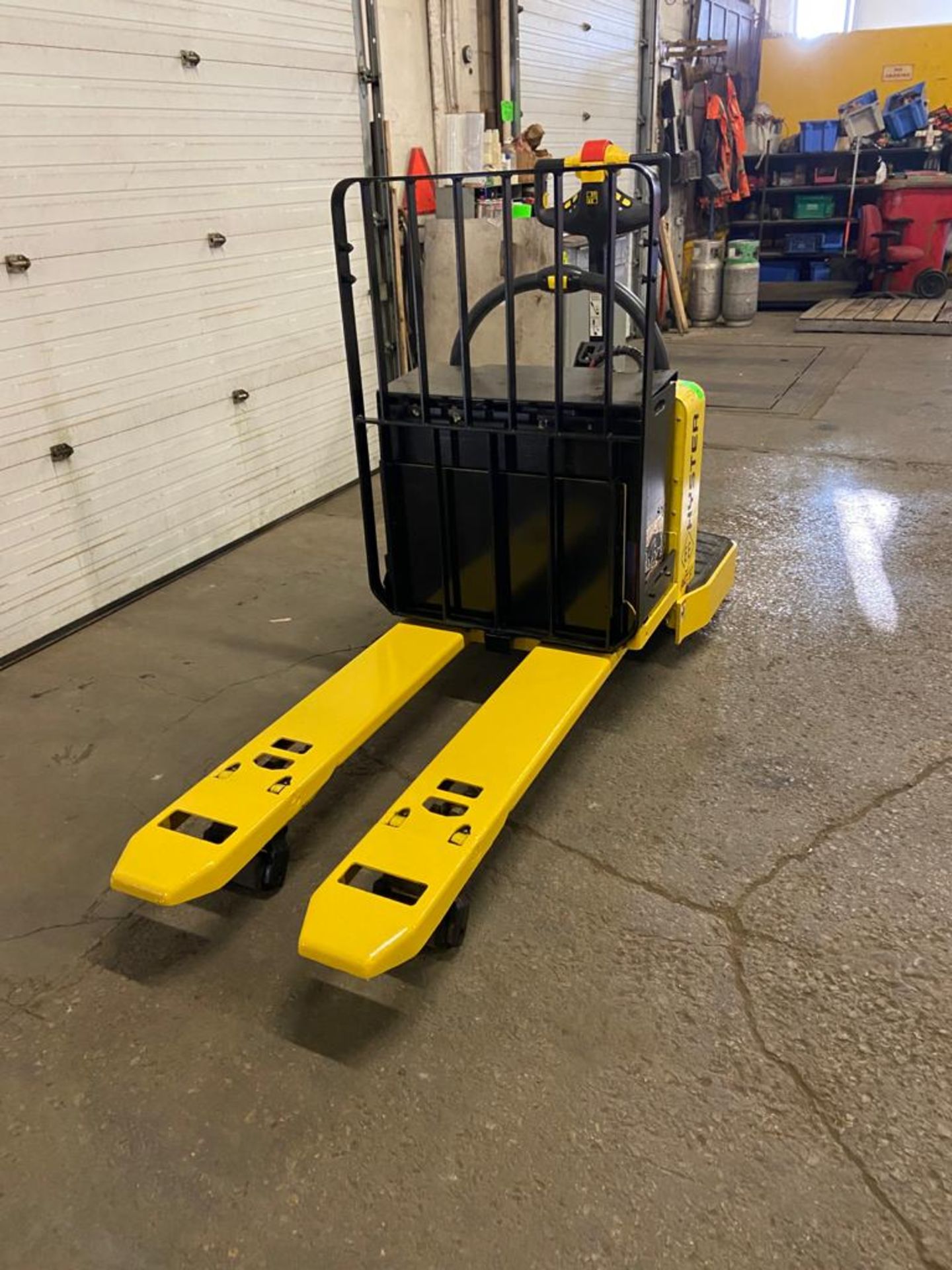 2008 Hyster RIDE ON Electric Powered Pallet Cart Walkie Lift 6000lbs capacity with VERY LOW HOURS - Image 3 of 3