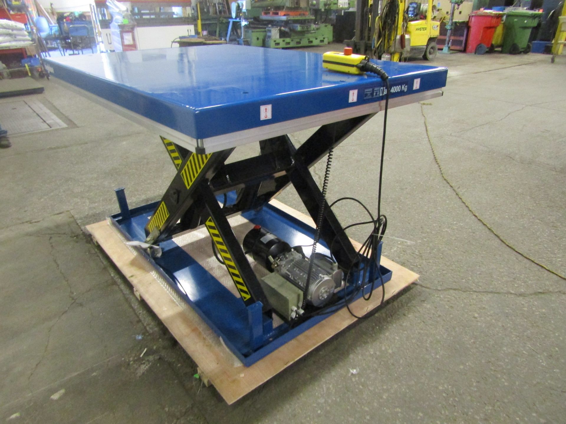 HW Hydraulic Lift Table 48" x 68" x 36" lift - 8000lbs capacity - UNUSED and MINT - 115V - Image 2 of 2