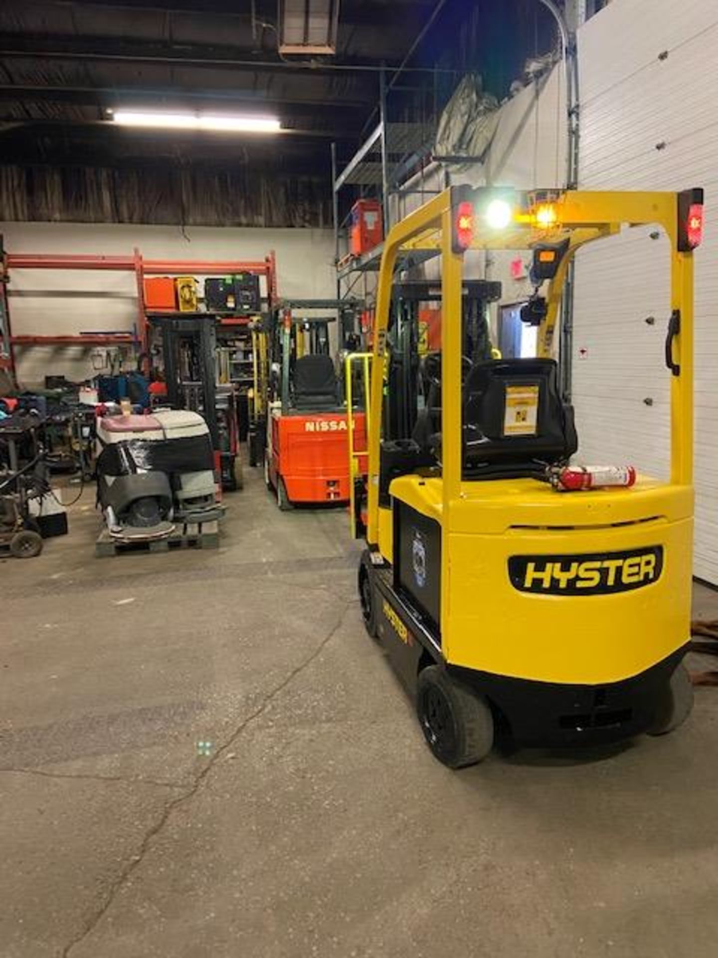 FREE CUSTOMS - 2015 Hyster 5000lbs Capacity Forklift Electric with 3-STAGE MAST with sideshift - Image 3 of 3
