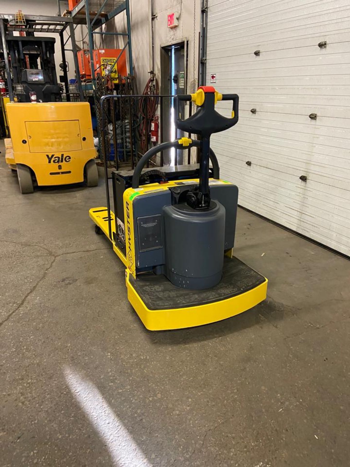 2008 Hyster RIDE ON Electric Powered Pallet Cart Walkie Lift 6000lbs capacity with VERY LOW HOURS - Image 2 of 3