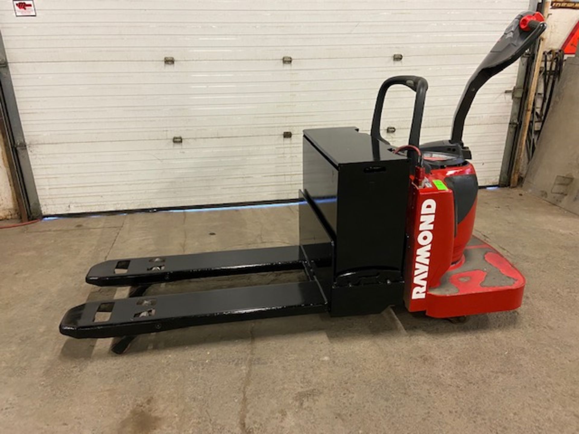 2012 Raymond Electric Ride on Powered Pallet Cart Lift 6000lbs capacity with LOW HOURS