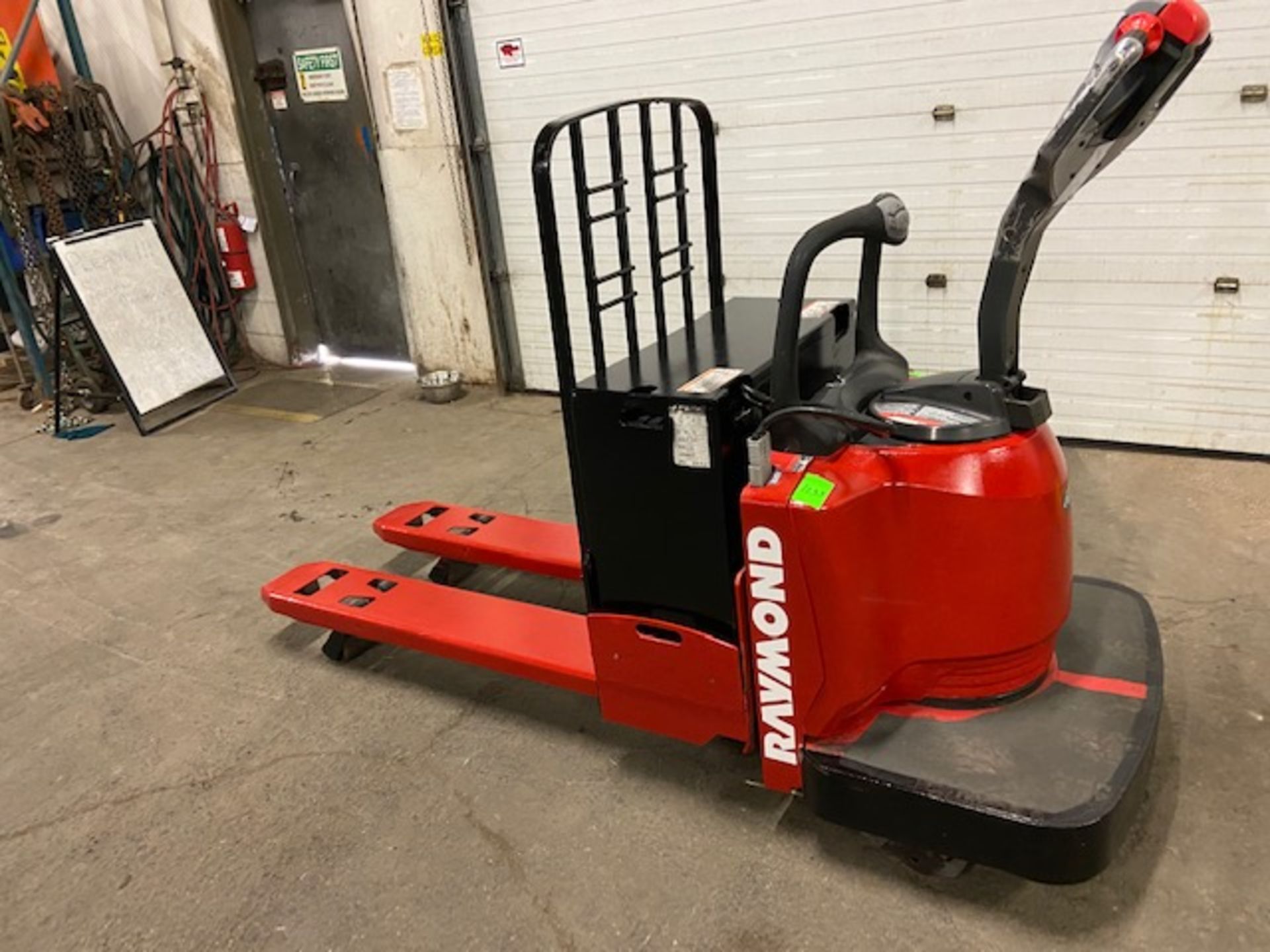 Raymond Electric Ride on Powered Pallet Cart Lift 6000lbs capacity 4' Long with LOW HOURS