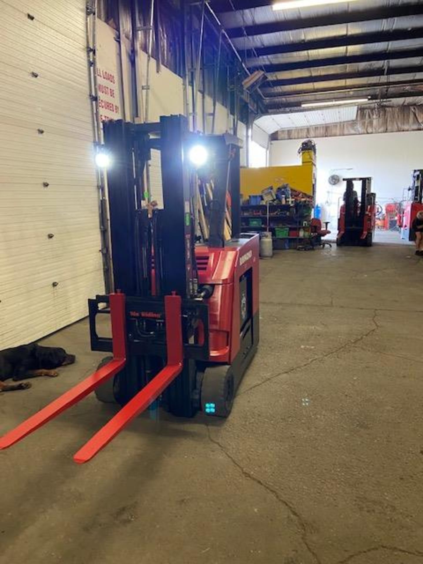 FREE CUSTOMS - 2016 Raymond 5000lbs Capacity Stand On Forklift Electric with 3-STAGE MAST sideshift - Image 2 of 4