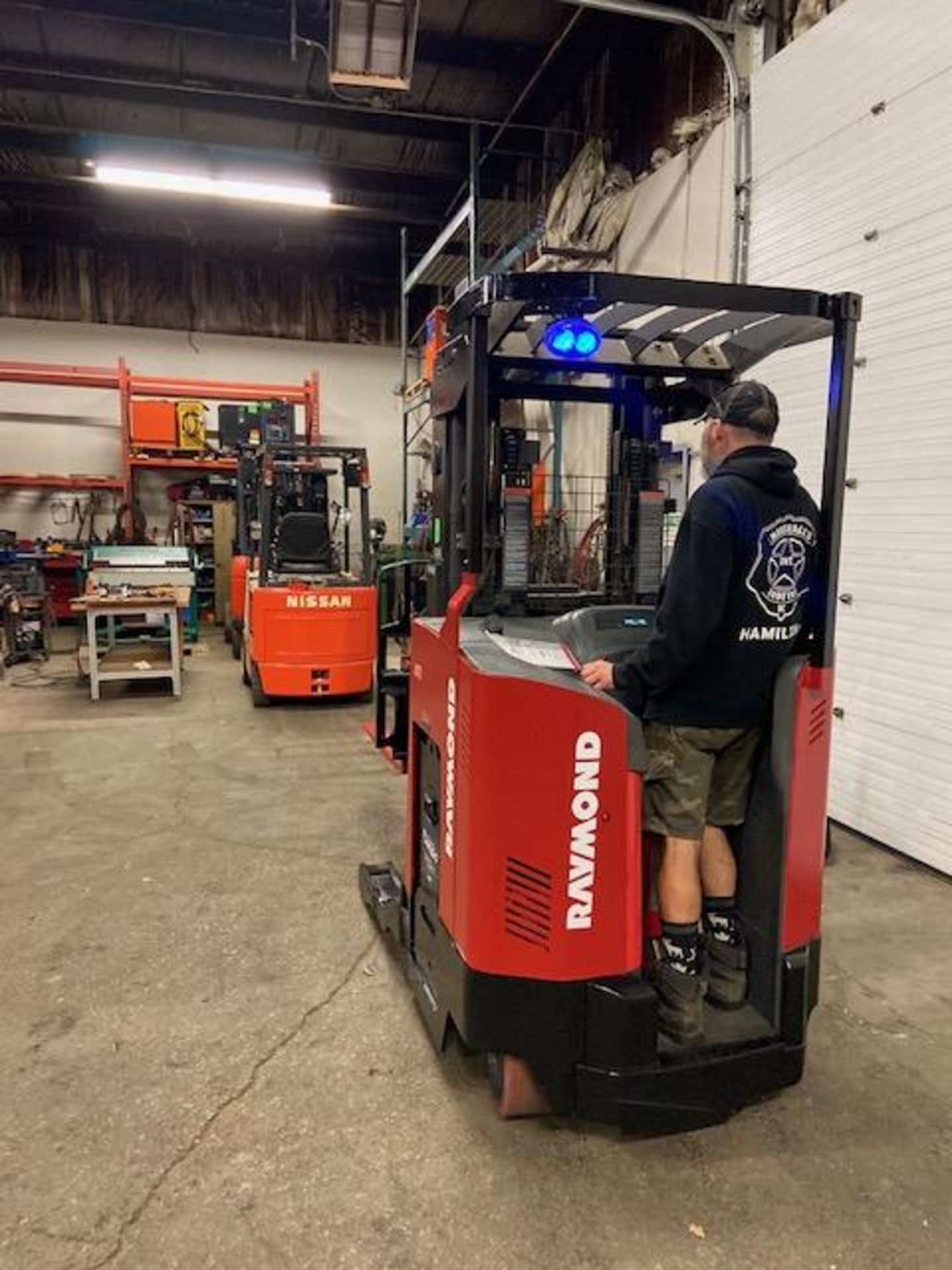 FREE CUSTOMS - 2016 Raymond Reach Truck Pallet Lifter REACH TRUCK electric 3500lbs & sideshift and 3 - Image 3 of 3