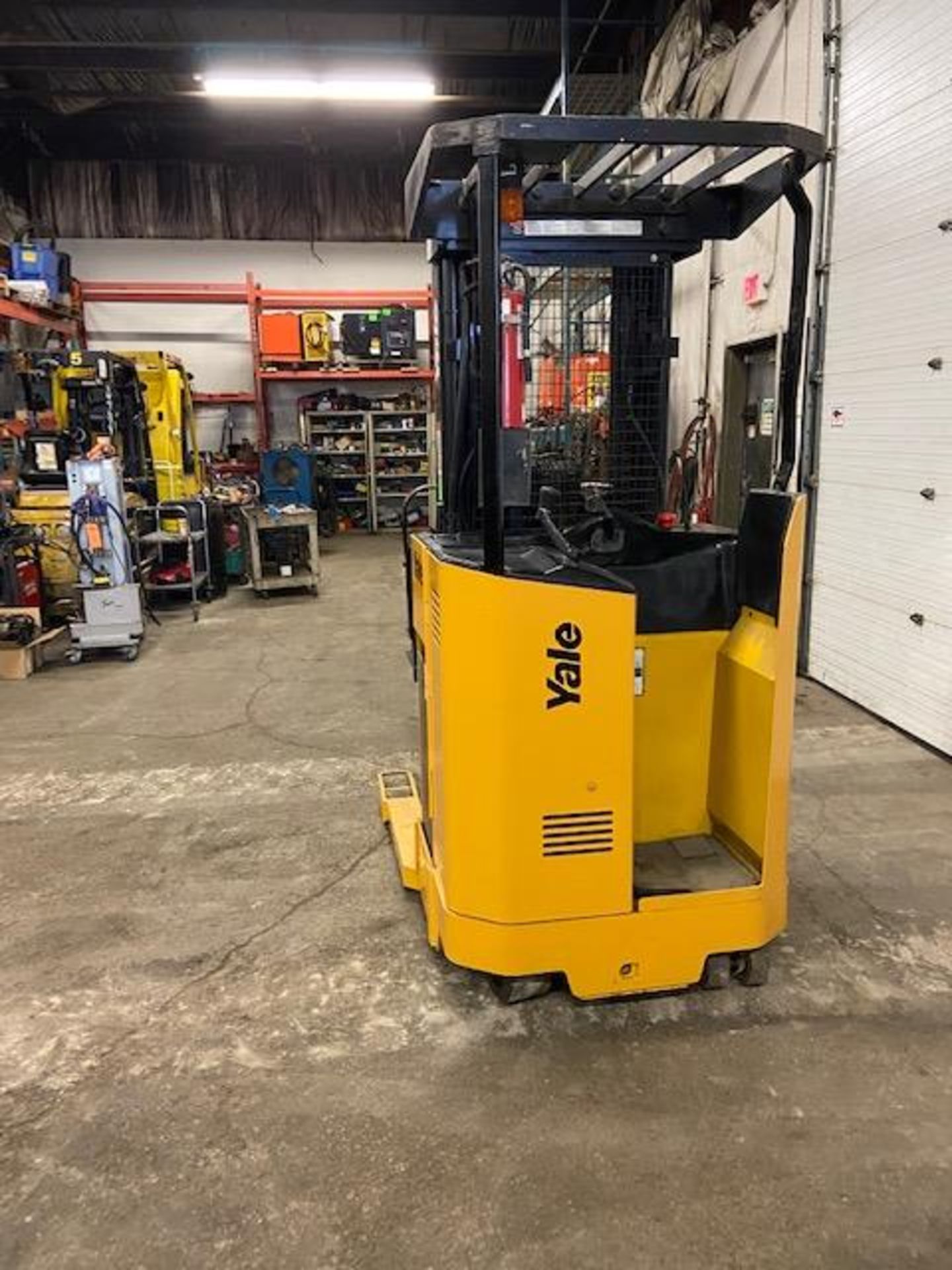 FREE CUSTOMS - Yale Reach Truck Pallet Lifter REACH TRUCK electric 4000lbs with sideshift 3-stage - Image 3 of 3