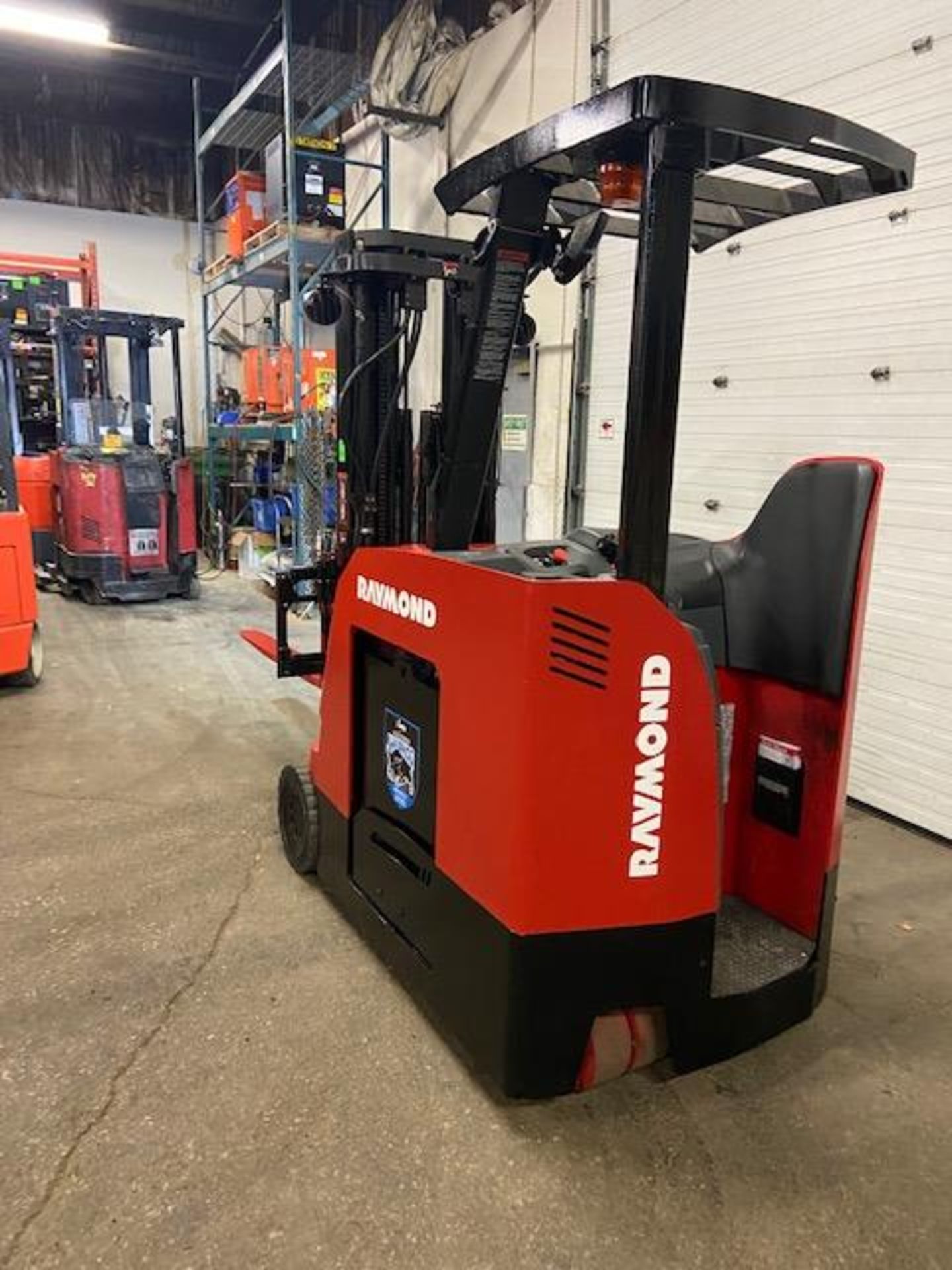 FREE CUSTOMS - 2016 Raymond 5000lbs Capacity Stand On Forklift Electric with 3-STAGE MAST sideshift - Image 4 of 4