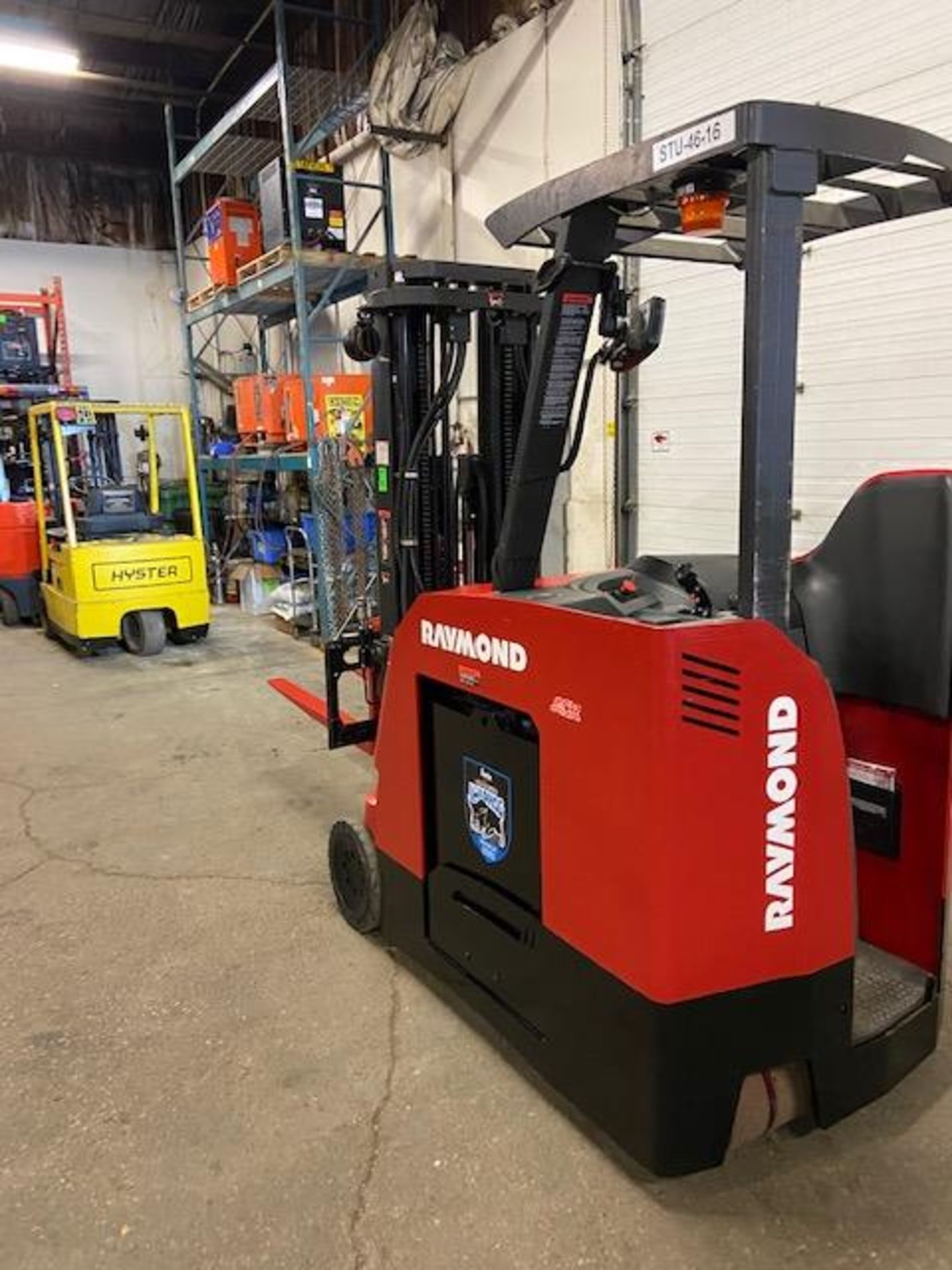 FREE CUSTOMS - 2016 Raymond 5000lbs Capacity Stand On Forklift Electric with 3-STAGE MAST sideshift - Image 4 of 4