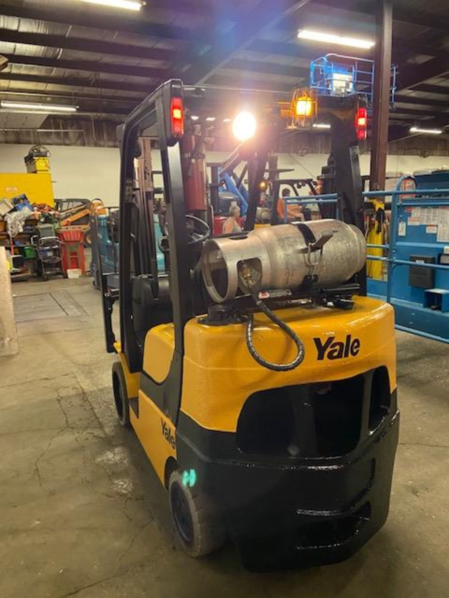 FREE CUSTOMS - 2016 Yale 6000lbs Capacity Forklift LPG (propane) with 3-STAGE MAST with - Image 3 of 3