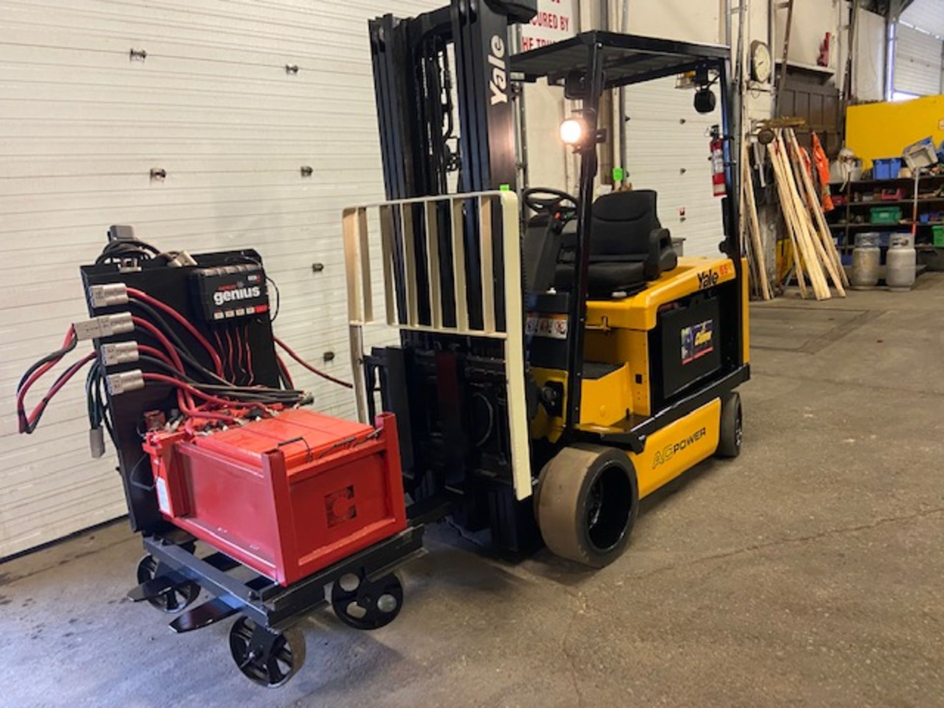 FREE CUSTOMS - 2008 Yale 6500lbs Capacity Forklift Electric with 3-STAGE MAST sideshift (battery - Image 2 of 3