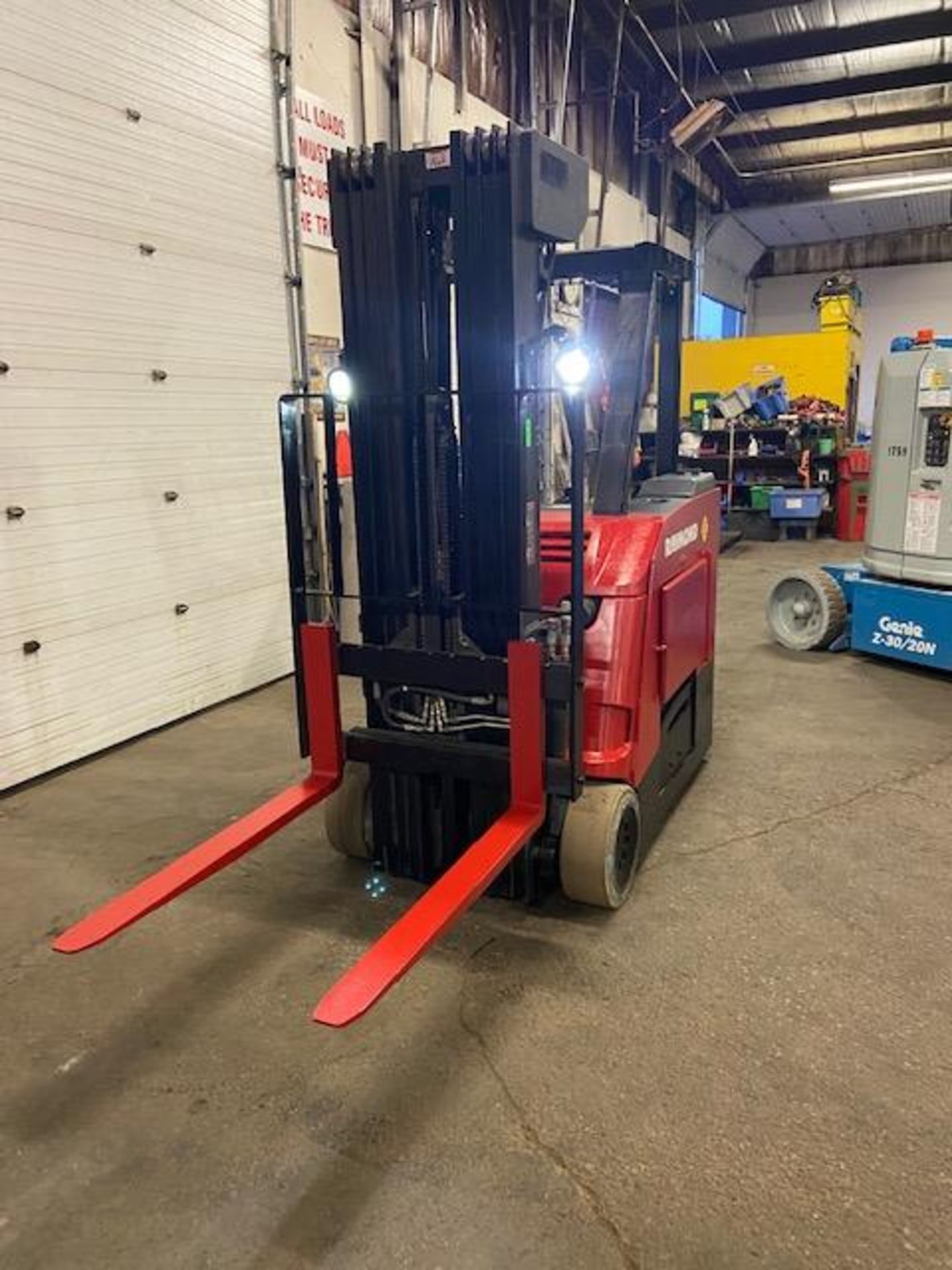 FREE CUSTOMS - 2015 Raymond 4000lbs Capacity Stand Up Forklift Electric with 4-STAGE MAST with - Image 2 of 3