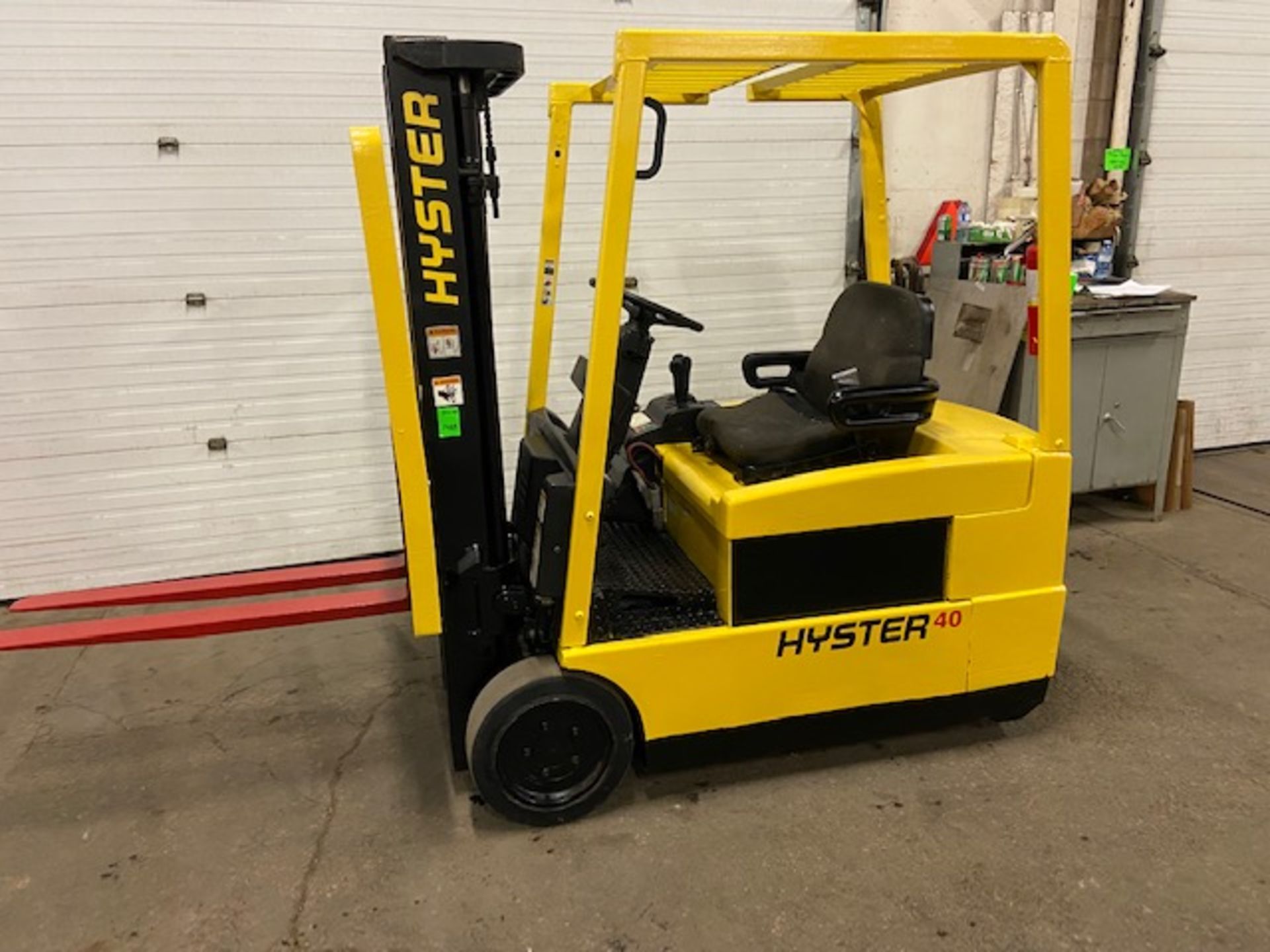 FREE CUSTOMS - Hyster 4000lbs Capacity 3-wheel Forklift Electric with 3-stage mast & LOW HOURS