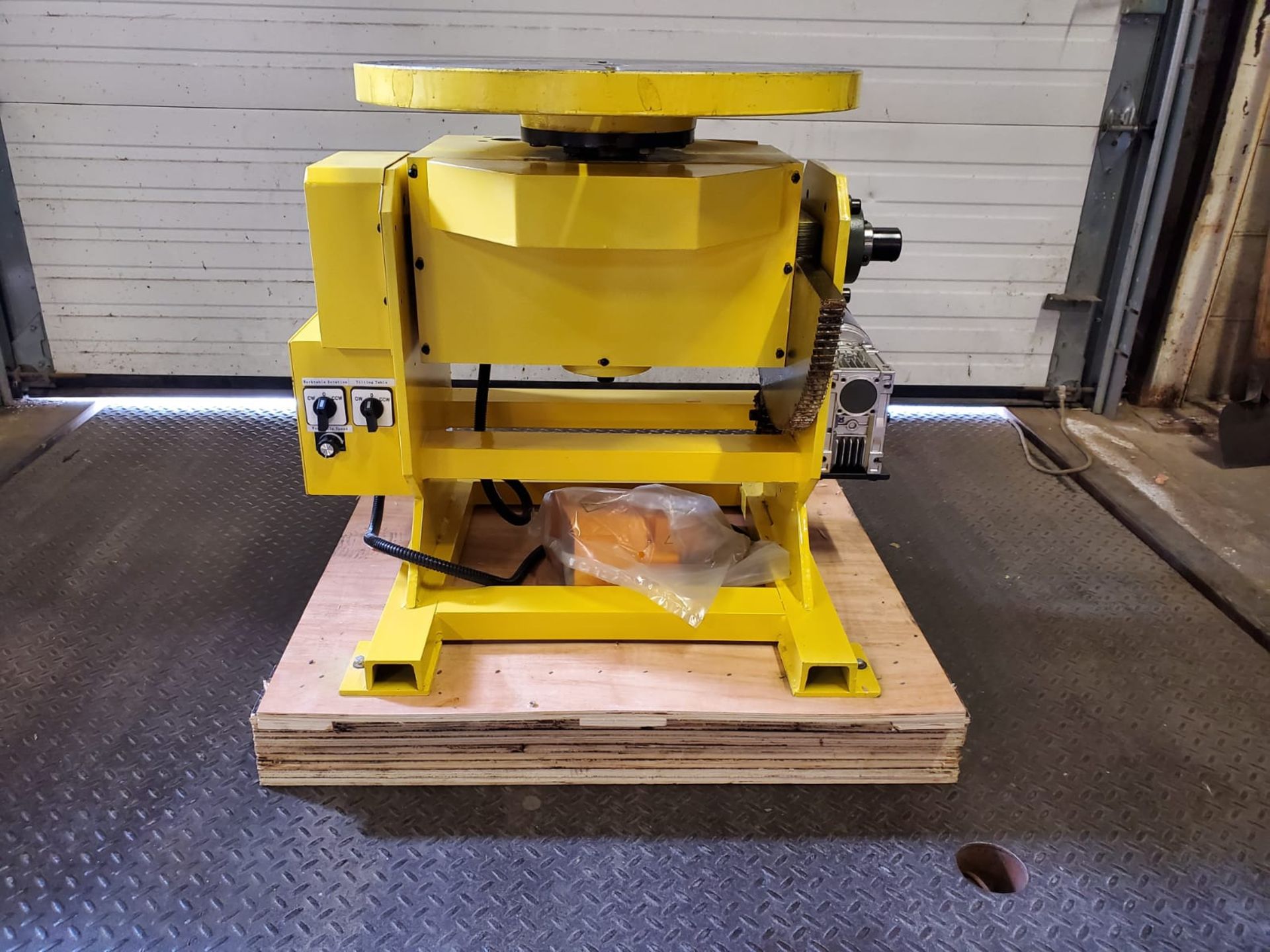 Verner model VD-1250 WELDING POSITIONER 1250lbs capacity - tilt and rotate - UNUSED AND MINT 115V