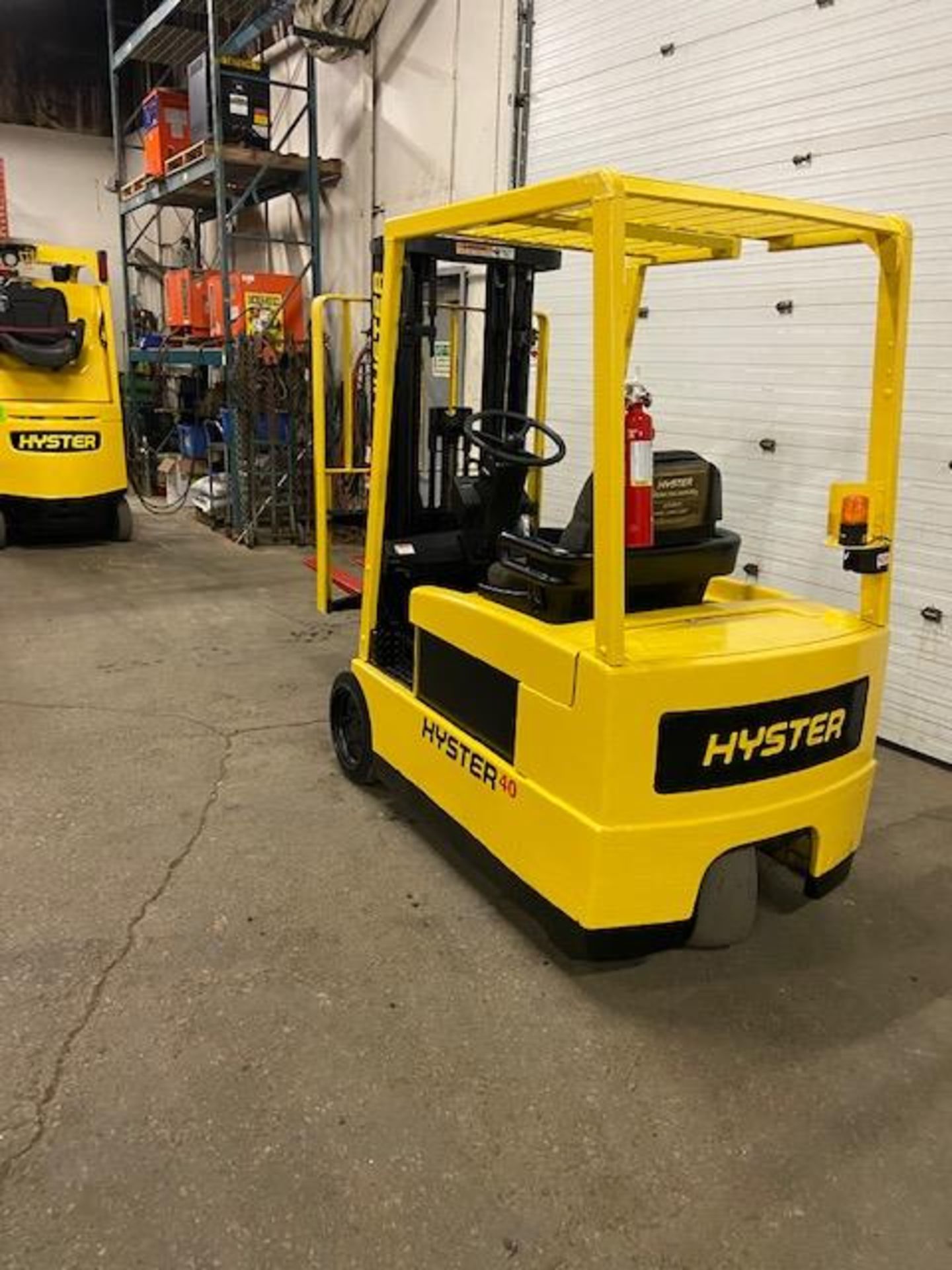 FREE CUSTOMS - Hyster 4000lbs Capacity 3-wheel Forklift Electric with 3-stage mast & LOW HOURS - Image 3 of 3