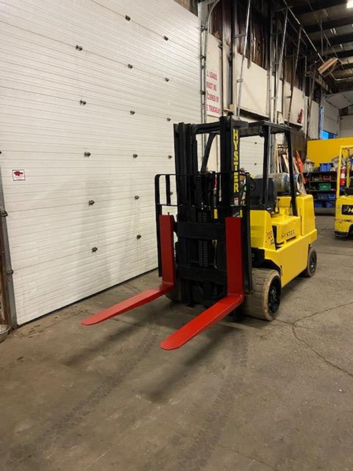 FREE CUSTOMS - Hyster 12000lbs Capacity Forklift 120XL LPG (propane) (no propane tank included) - Image 2 of 3