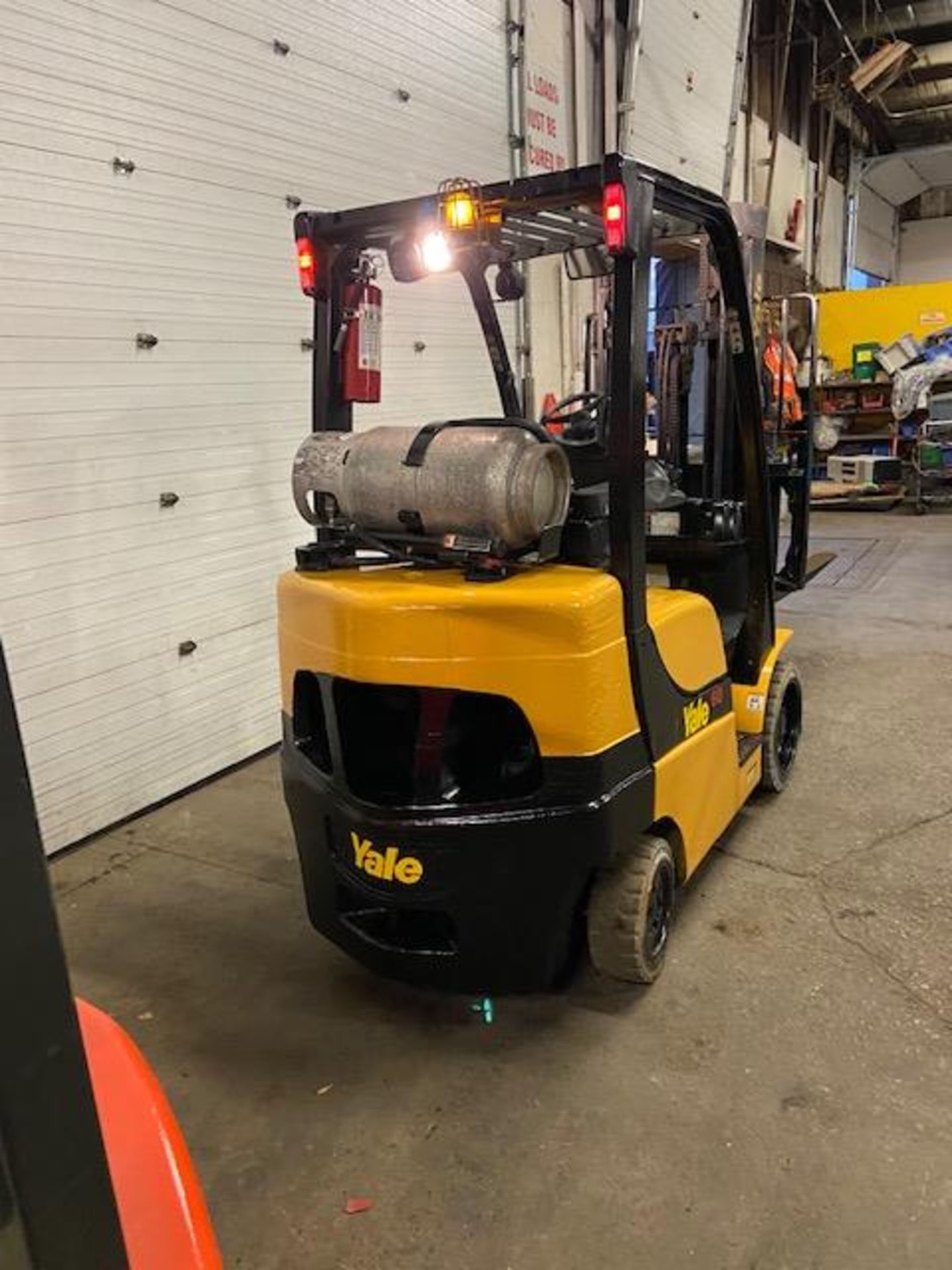 FREE CUSTOMS - 2016 Yale 6000lbs Capacity Forklift LPG (propane) with 3-STAGE MAST with - Image 3 of 3