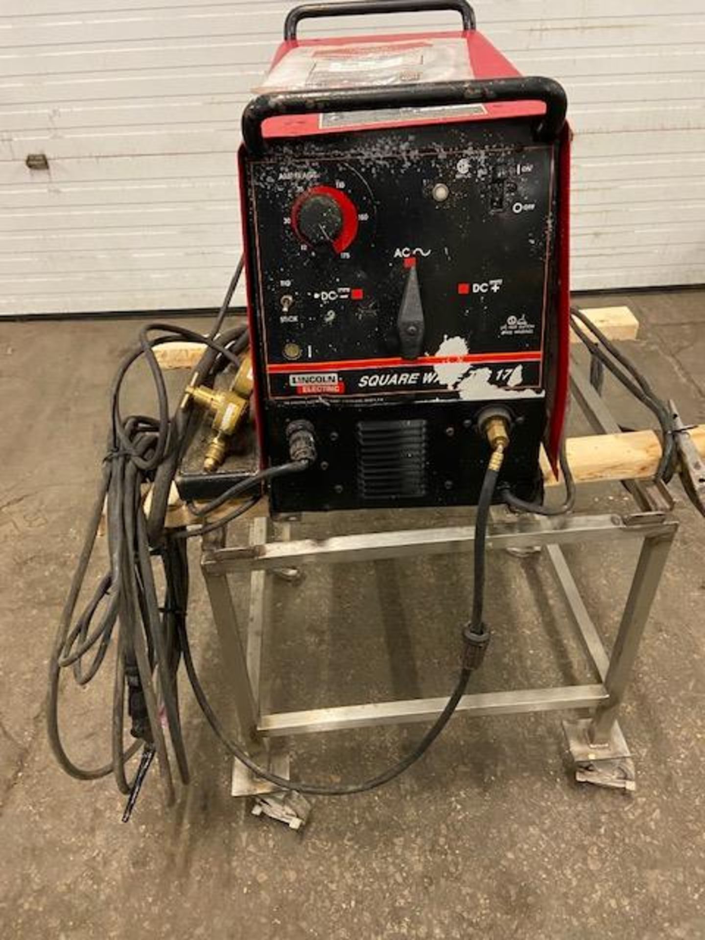 Lincoln Square Wave 175 Tig Welder with tig gun and cables complete