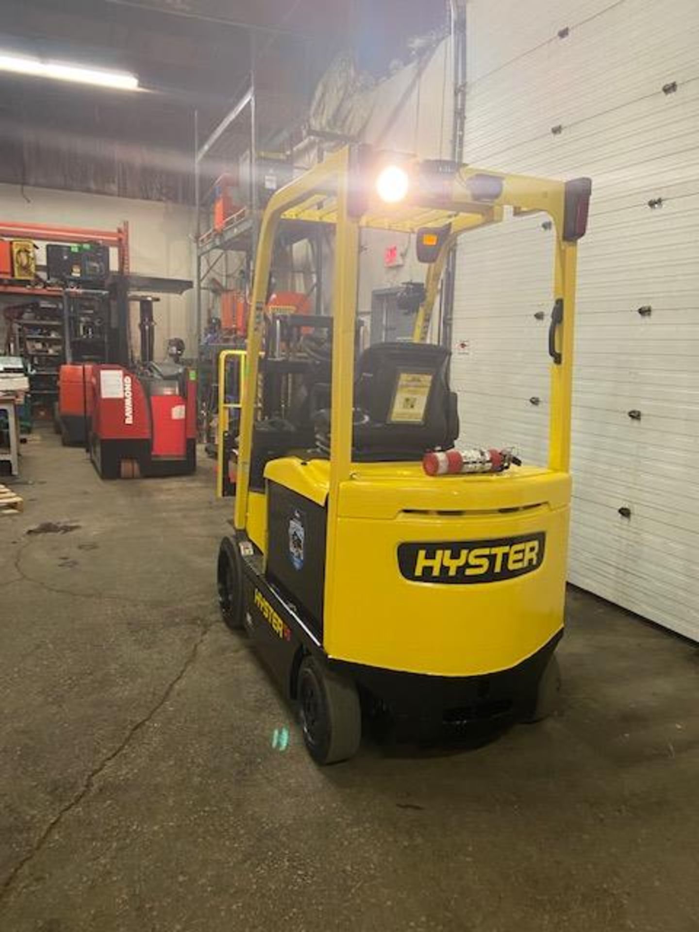 FREE CUSTOMS - 2013 Hyster 5000lbs Capacity Forklift Electric with TRUCKER MAST LOWERED with - Image 3 of 3
