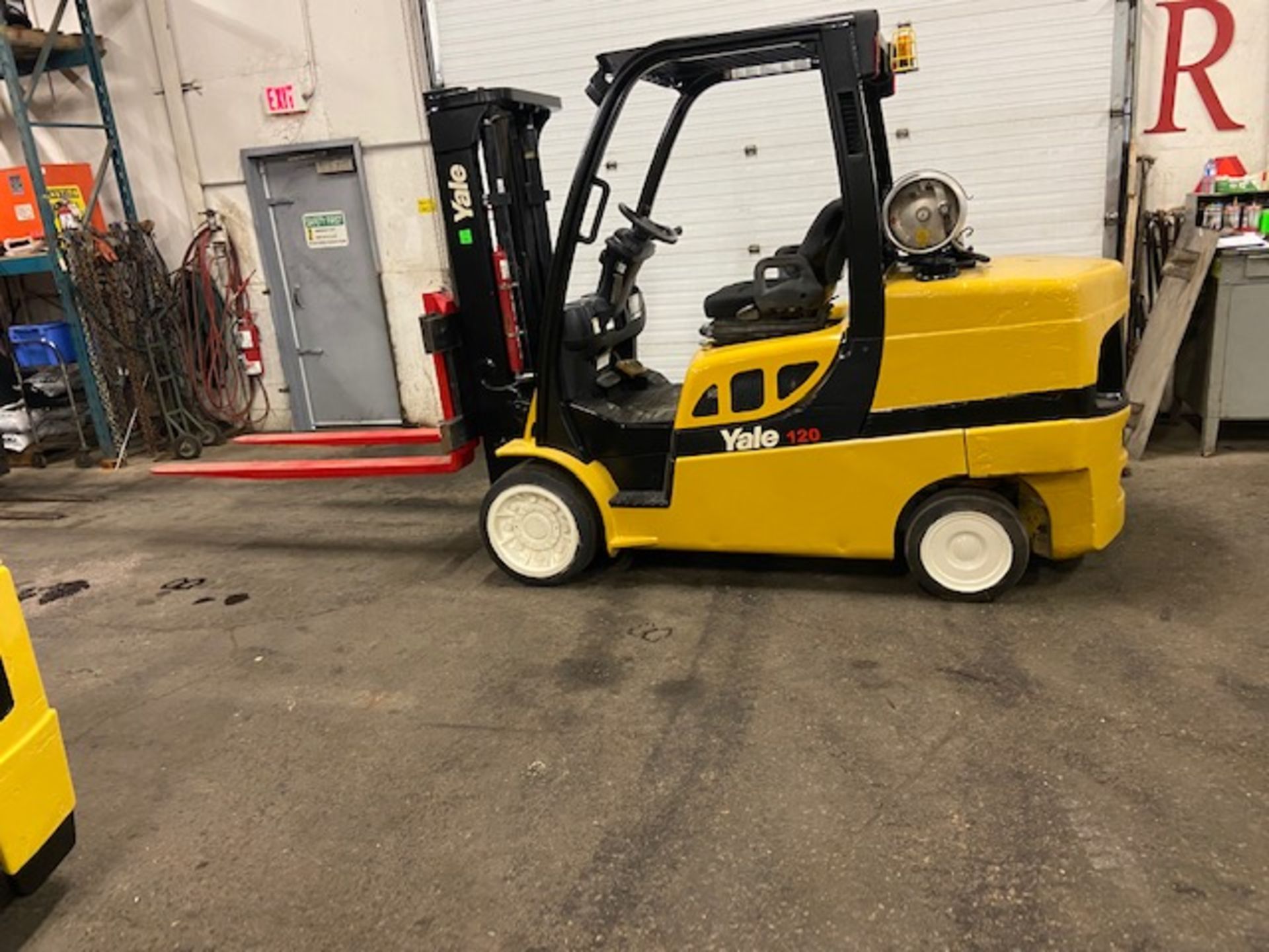 FREE CUSTOMS - 2014 Yale 12,000lbs Capacity Forklift LPG (propane) 6' forks MINT (no propane tank