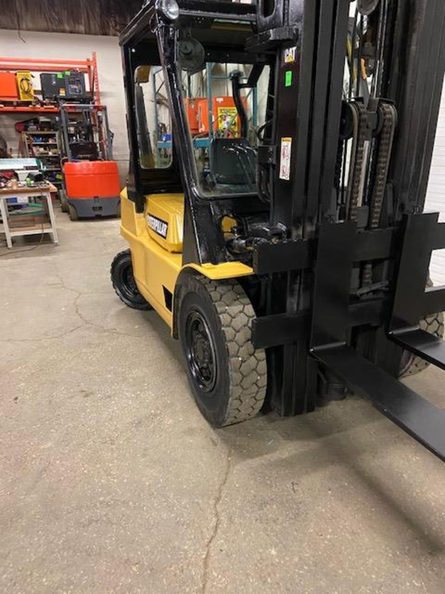 FREE CUSTOMS - Caterpillar 8,000lbs Capacity Diesel OUTDOOR Forklift with 3 stage mast - Image 2 of 3