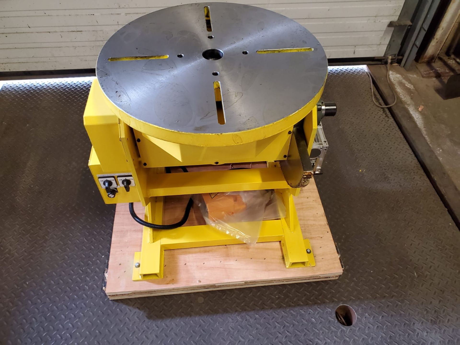 Verner model VD-1250 WELDING POSITIONER 1250lbs capacity - tilt and rotate - UNUSED AND MINT 115V - Image 2 of 4