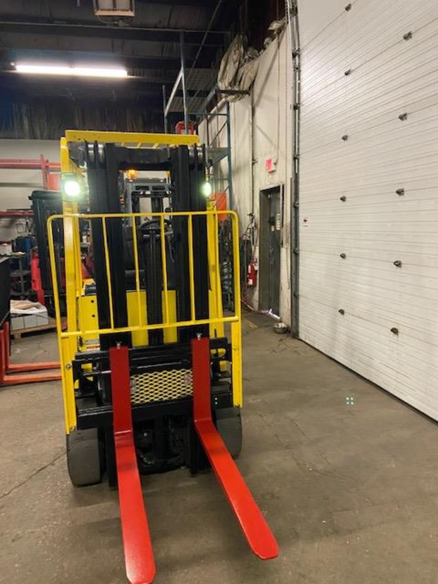 FREE CUSTOMS - 2016 Hyster 5000lbs Capacity Forklift Electric with 3-STAGE MAST with sideshift & - Image 2 of 3