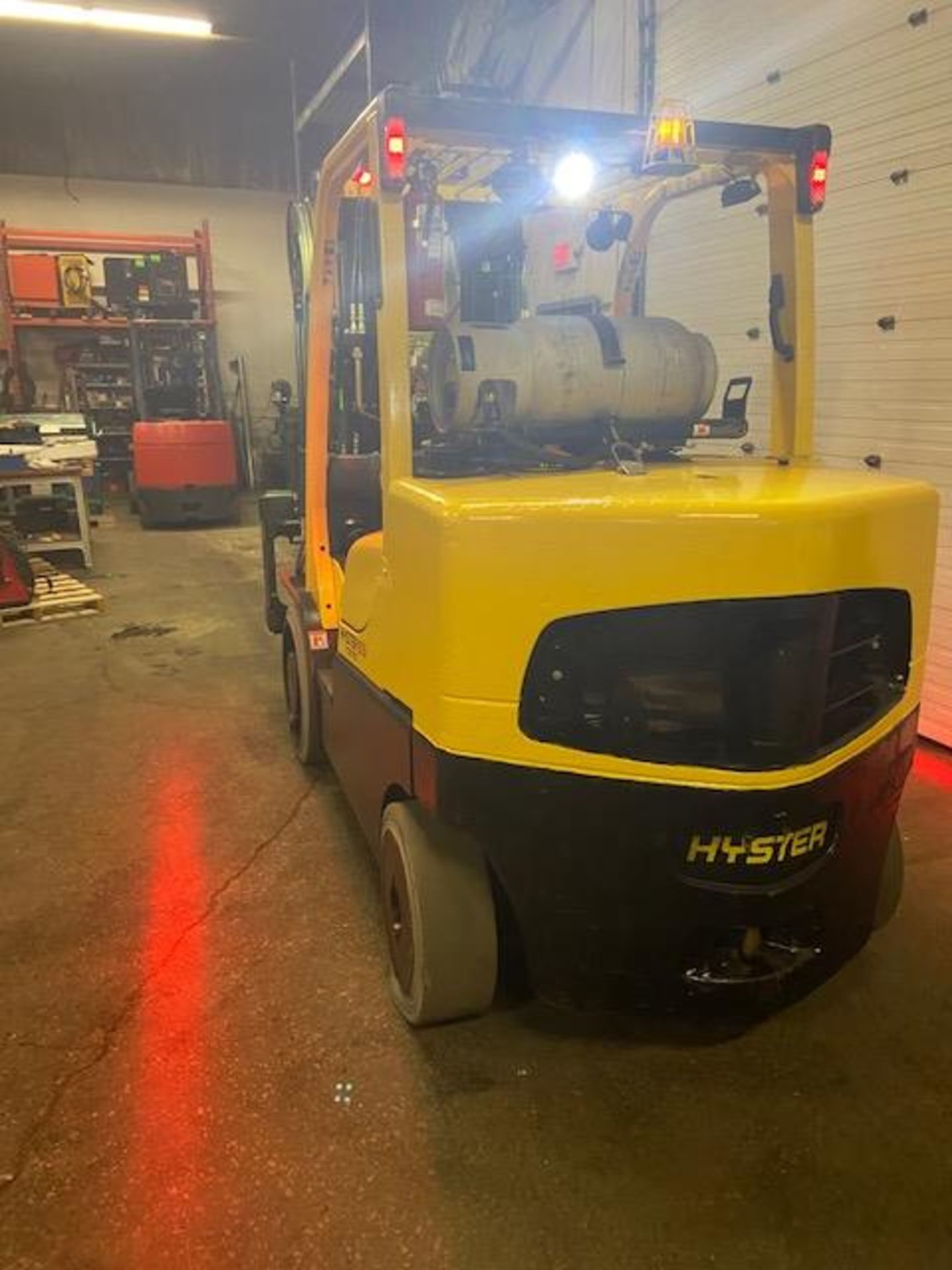 FREE CUSTOMS - MINT 2016 Hyster 15,500lbs Capacity Forklift S155FT LPG (propane) with sideshift w FP - Image 3 of 4