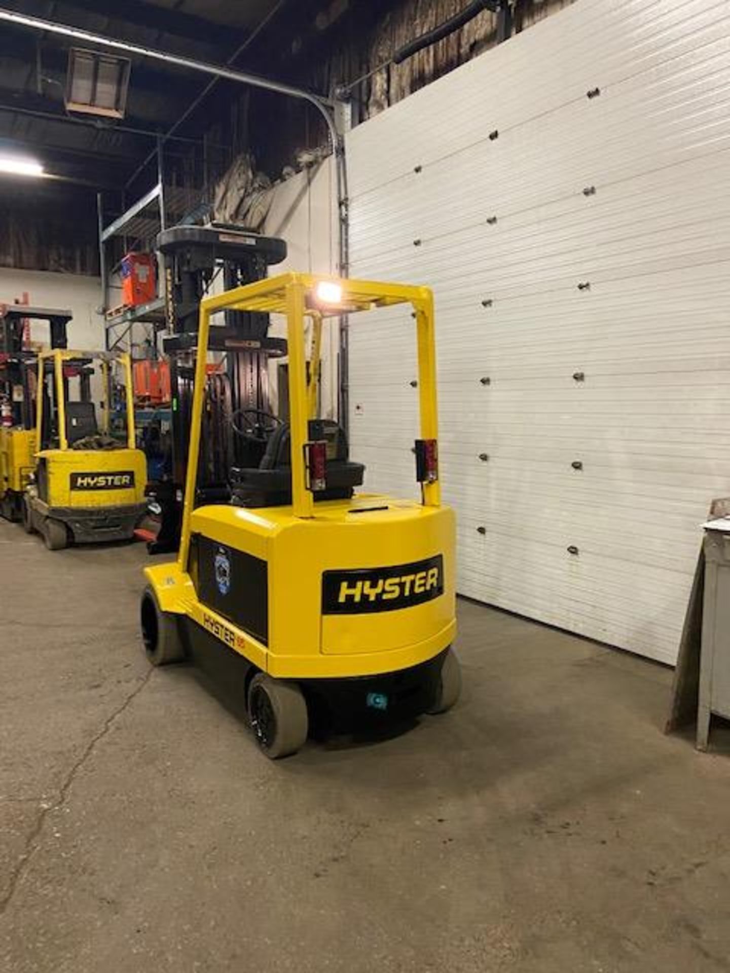 FREE CUSTOMS - Hyster 6500lbs Capacity Forklift Electric with sideshift and 4-STAGE mast with LOW - Image 3 of 3