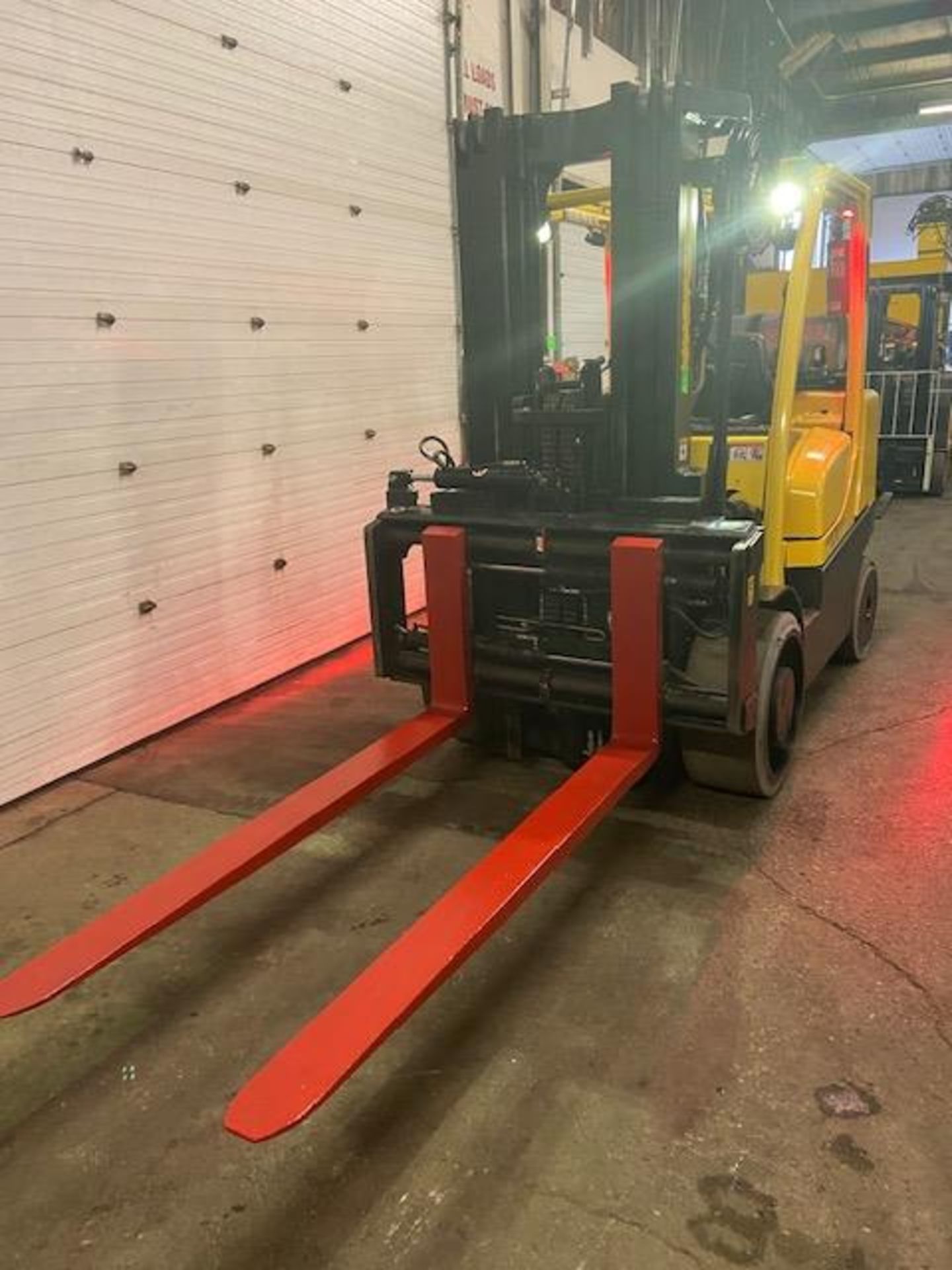 FREE CUSTOMS - MINT 2016 Hyster 15,500lbs Capacity Forklift S155FT LPG (propane) with sideshift w FP - Image 2 of 4