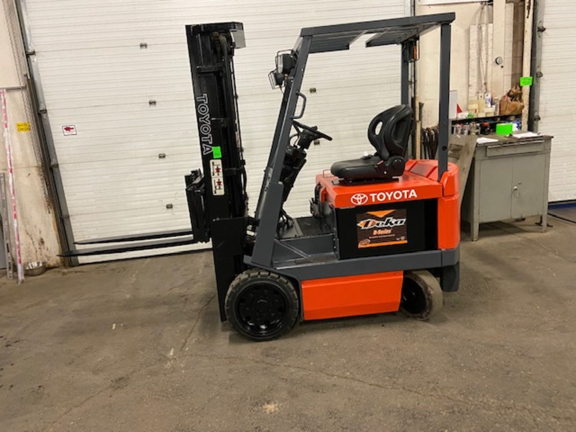 FREE CUSTOMS - Toyota 4000lbs Capacity Forklift Electric with 3-stage mast & sideshift