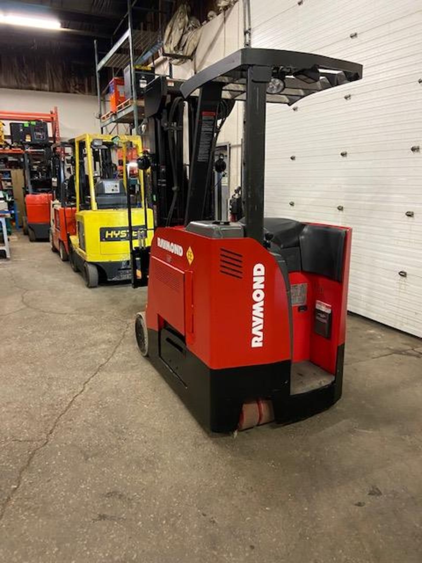 FREE CUSTOMS - 2015 Raymond 4000lbs Capacity Stand On Forklift Electric with 4-STAGE MAST EE unit - Image 3 of 3