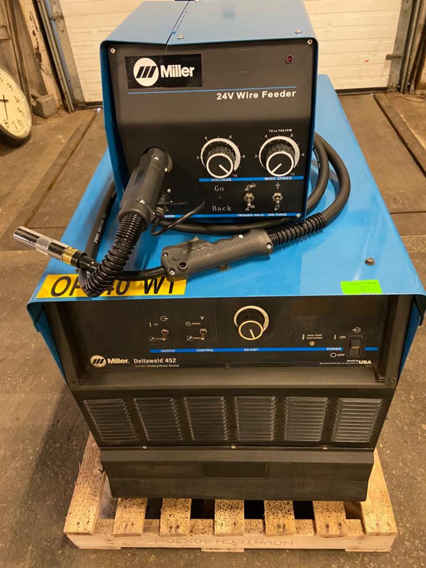 Miller Deltaweld 452 Mig Welder 450 Amp with New 4-Wheel Wire Feeder & Mig Gun