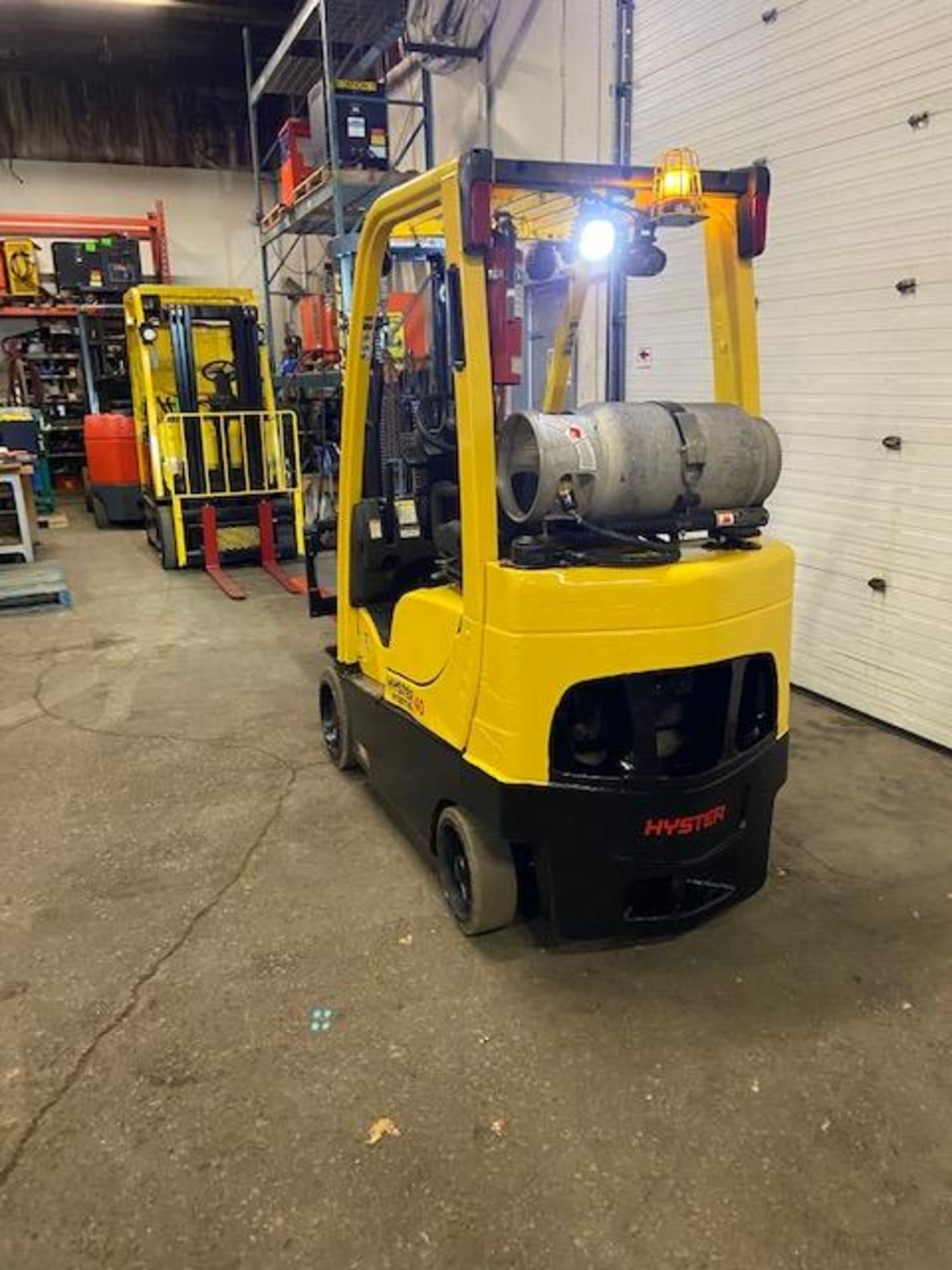FREE CUSTOMS - 2016 Hyster 4,000lbs Capacity Forklift LPG (propane) with 3-stage mast & sideshift ( - Image 3 of 3