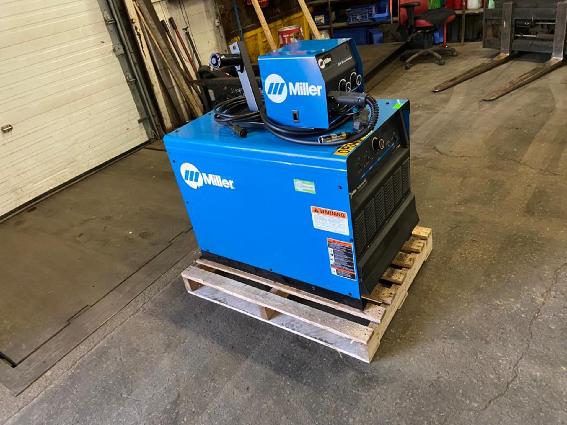 Miller Deltaweld 452 Mig Welder 450 Amp with New 4-Wheel Wire Feeder & Mig Gun - Image 2 of 2