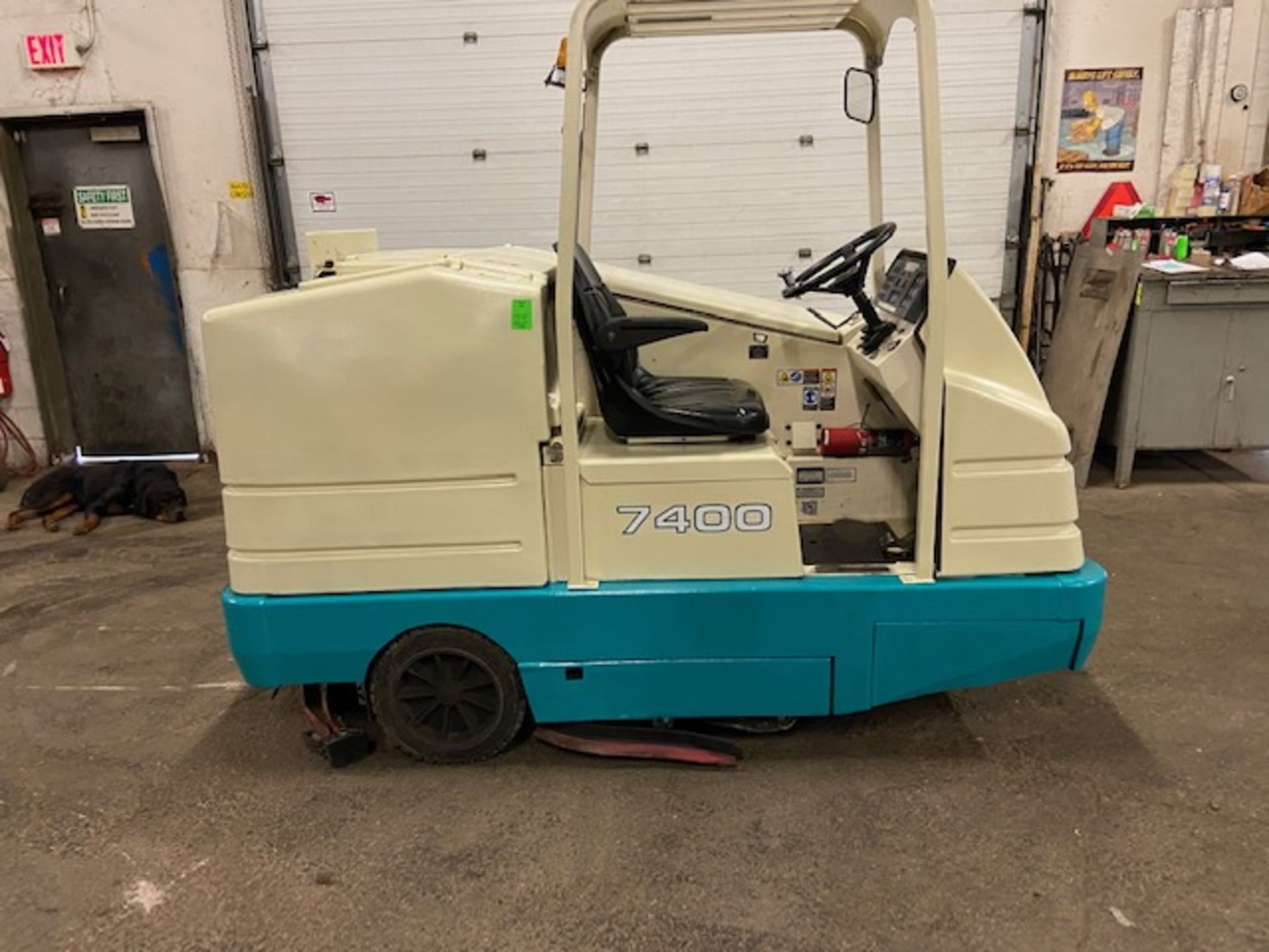 Tennant Ride On Scrubber Unit Model 7400 LPG (propane) (no propane tank included)