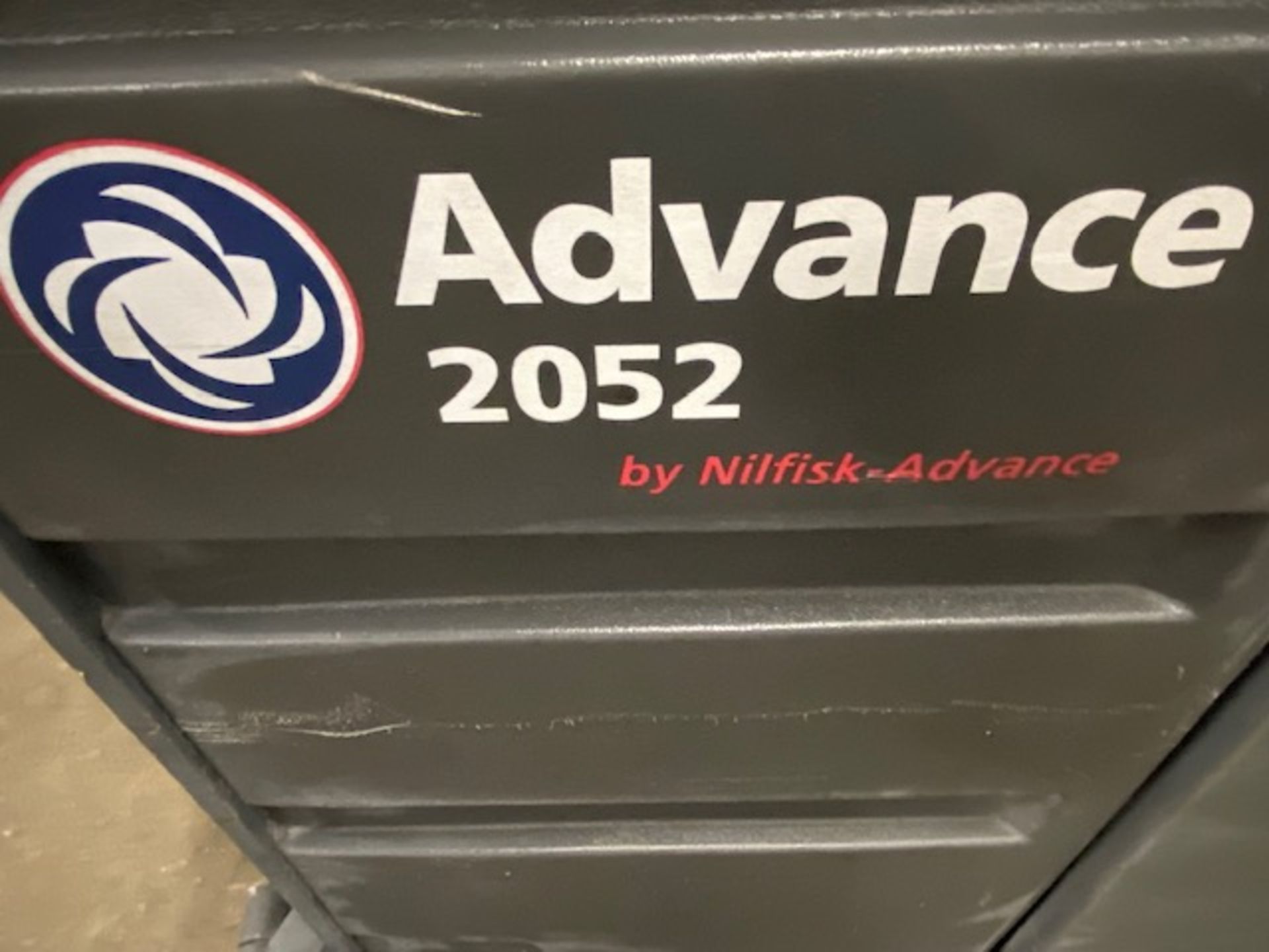 Advance Nilfisk Model 2052 Floor Cleaning Machine Sweeper Scrubber Unit LPG (propane) with LOW HOURS - Image 3 of 5