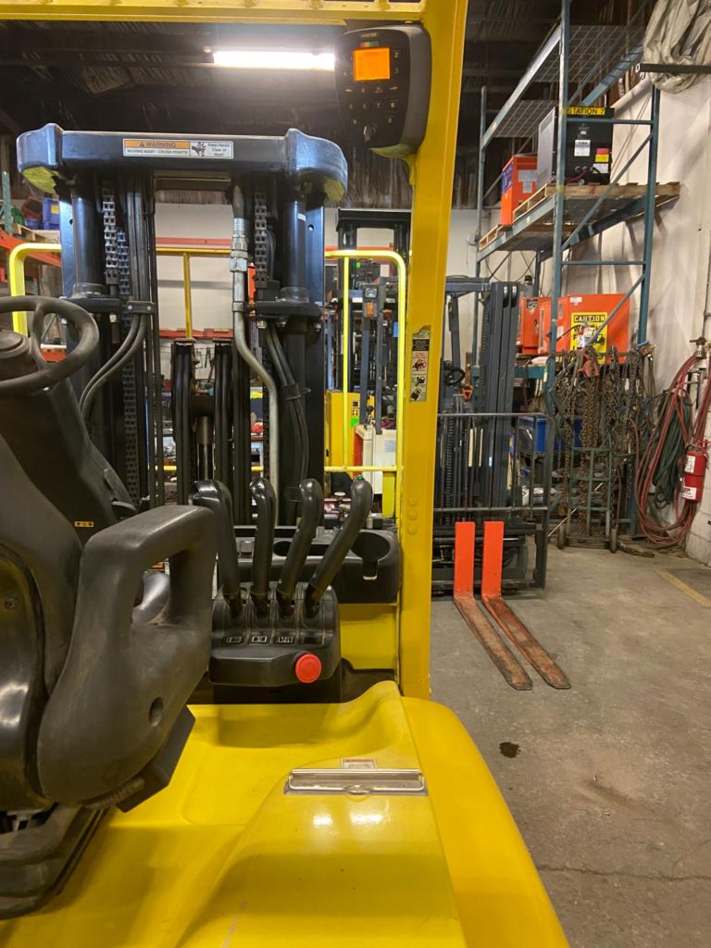 FREE CUSTOMS - MINT 2012 Hyster OUTDOOR ELECTRIC 80V Forklift 5,000lbs Capacity VERY LOW HOURS - Image 2 of 7