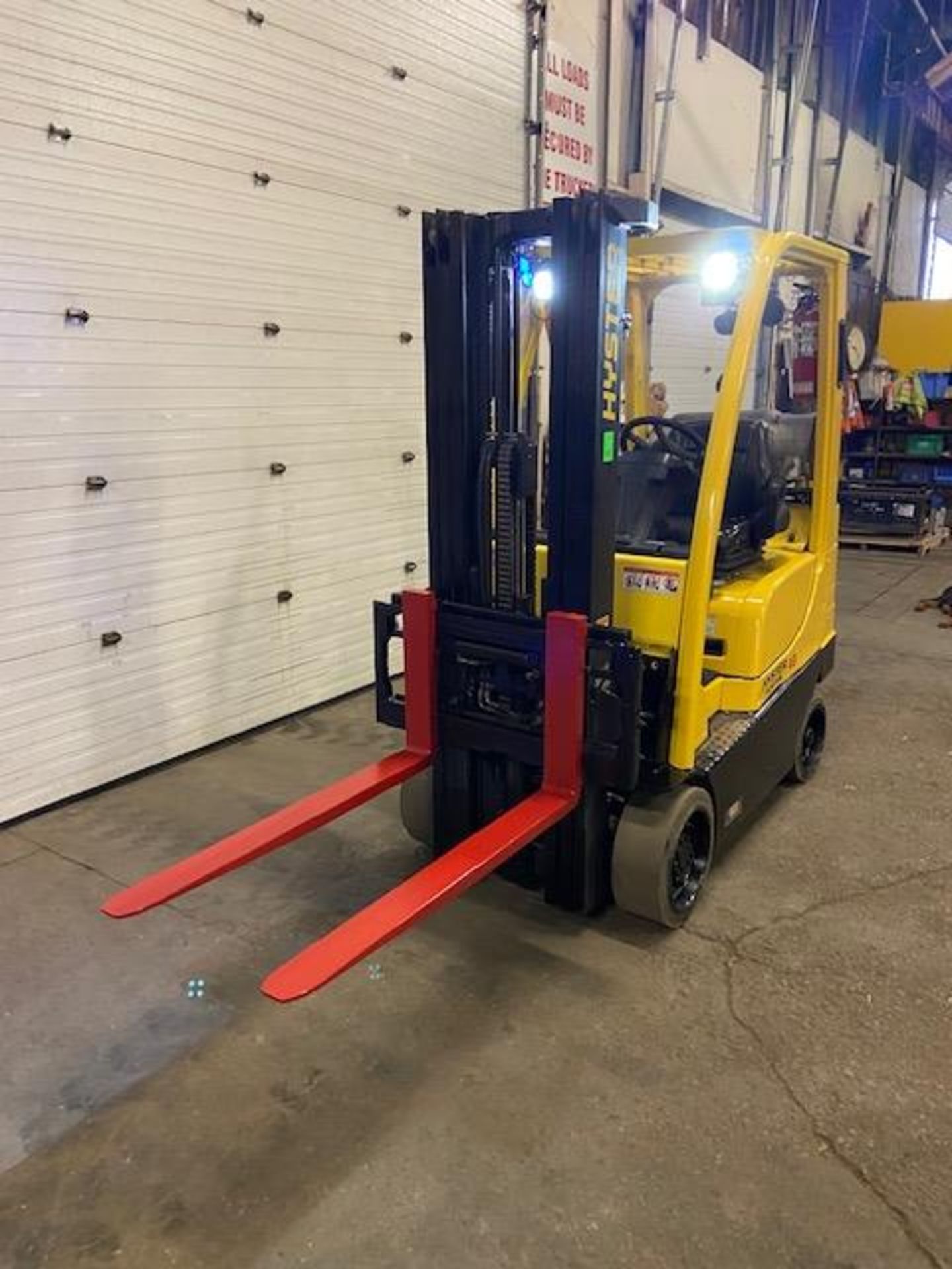 FREE CUSTOMS - 2016 Hyster 4,000lbs Capacity Forklift LPG (propane) with 3-stage mast & sideshift ( - Image 2 of 3